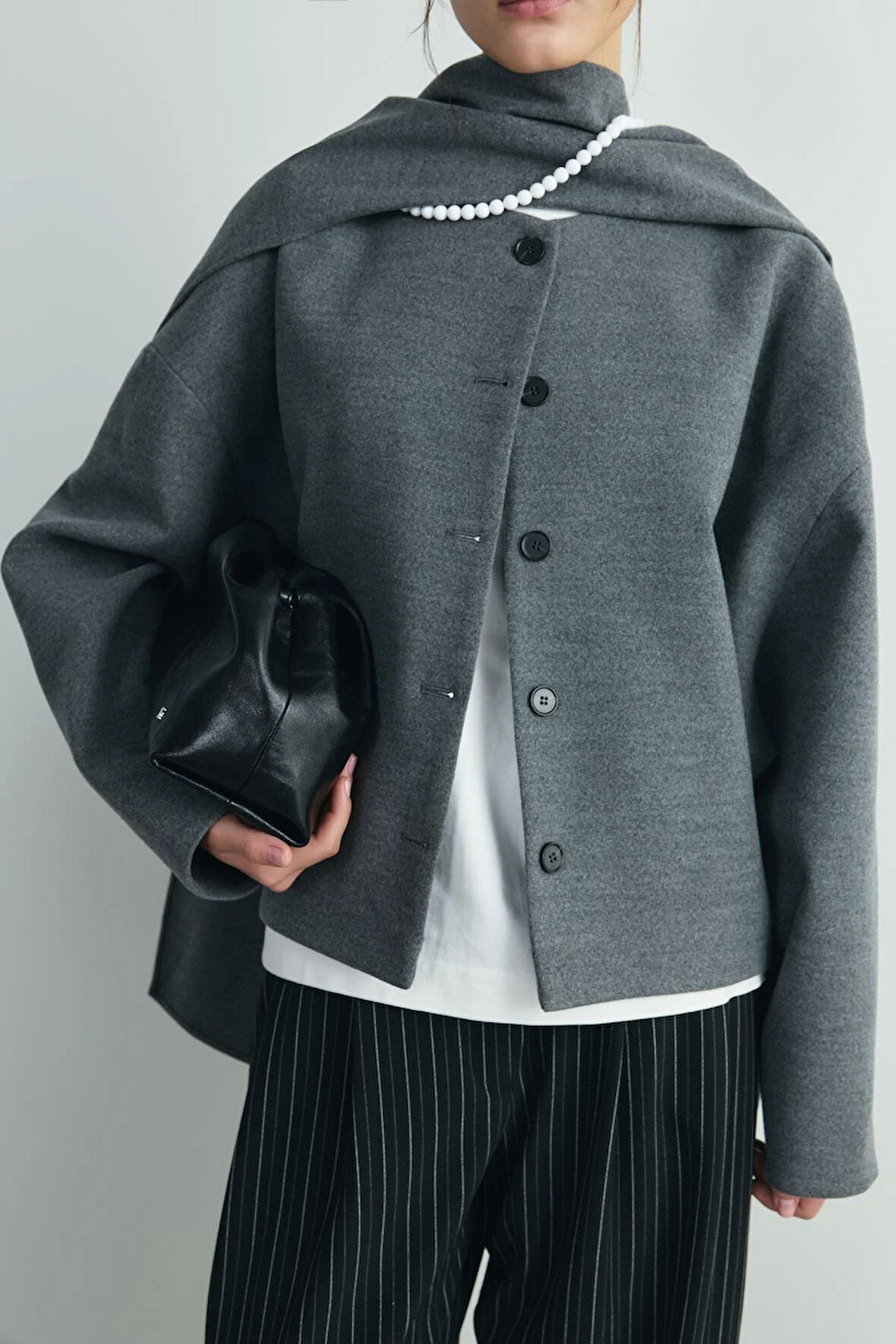 Gri Tuana Atkılı Kısa Kaşe Ceket