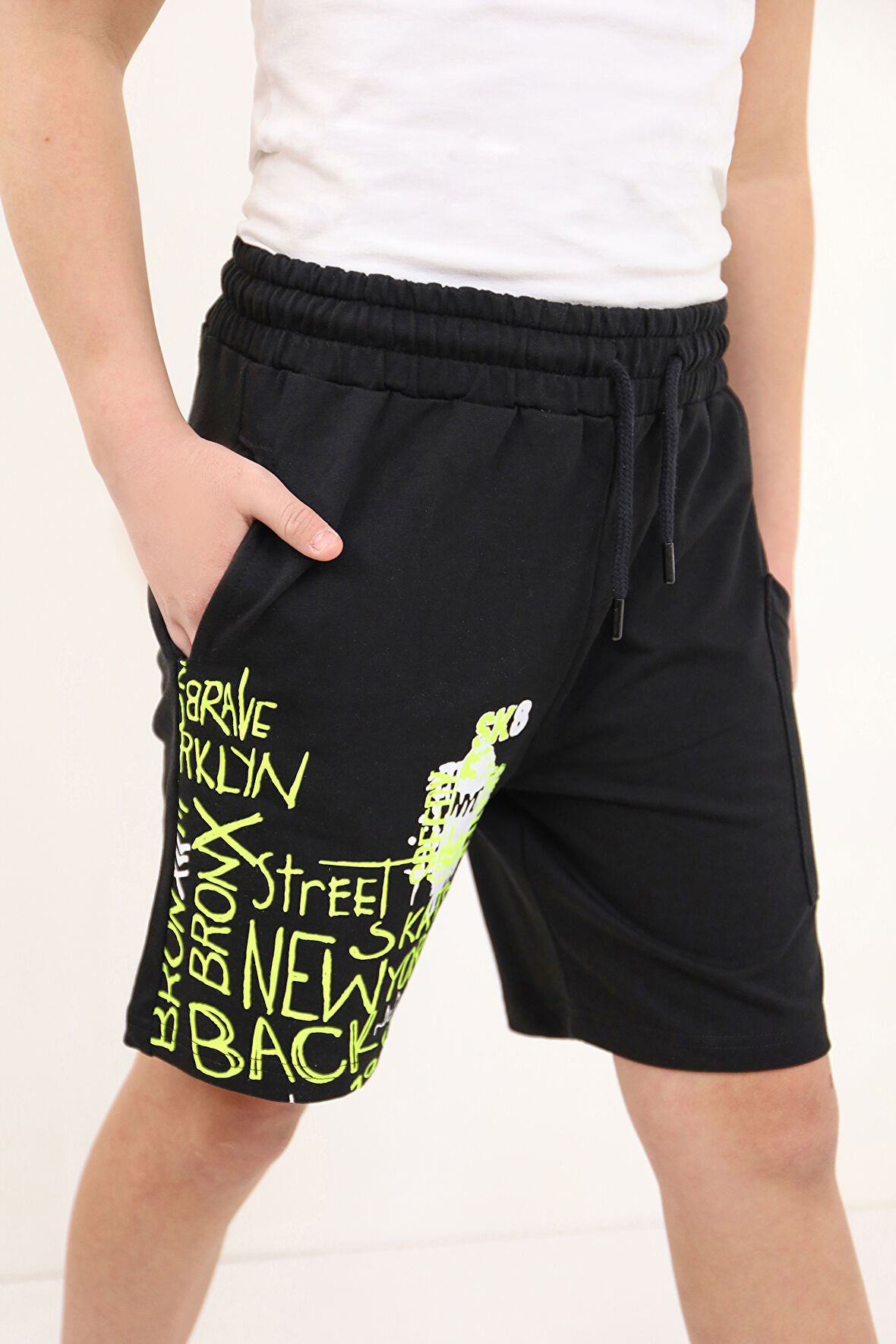 Toontoy Erkek Çocuk Cep Detaylı Tek Paça Komple Yazı Baskılı Şort