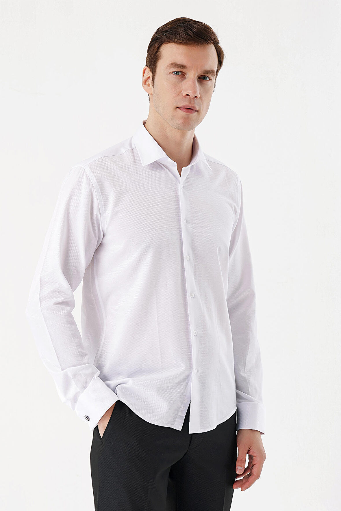  Erkek Beyaz Juliet Jakarlı  Manşetli Sert Yaka Slim Fit Gömlek