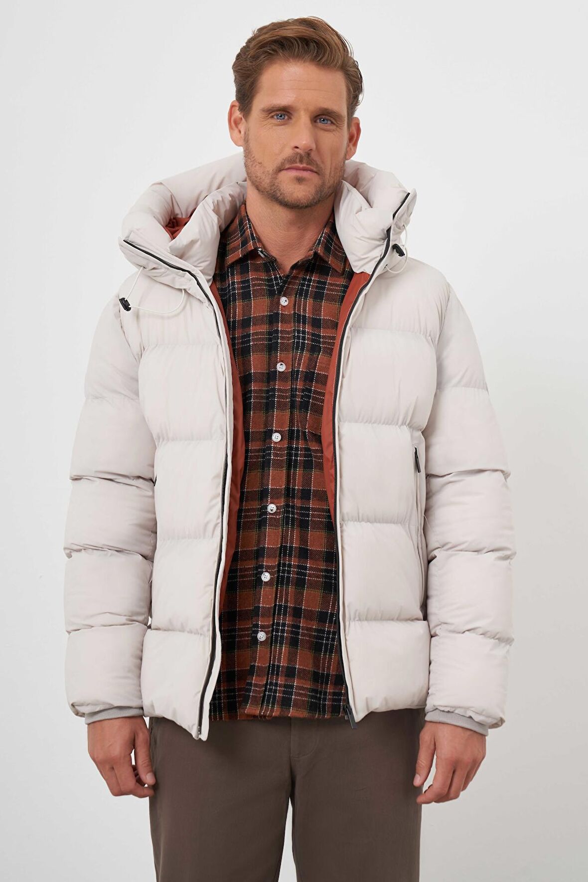  Erkek Beyaz Moesta Fermuarlı Kapüşonlu Dynamic Fit Rahat Kesim Mont