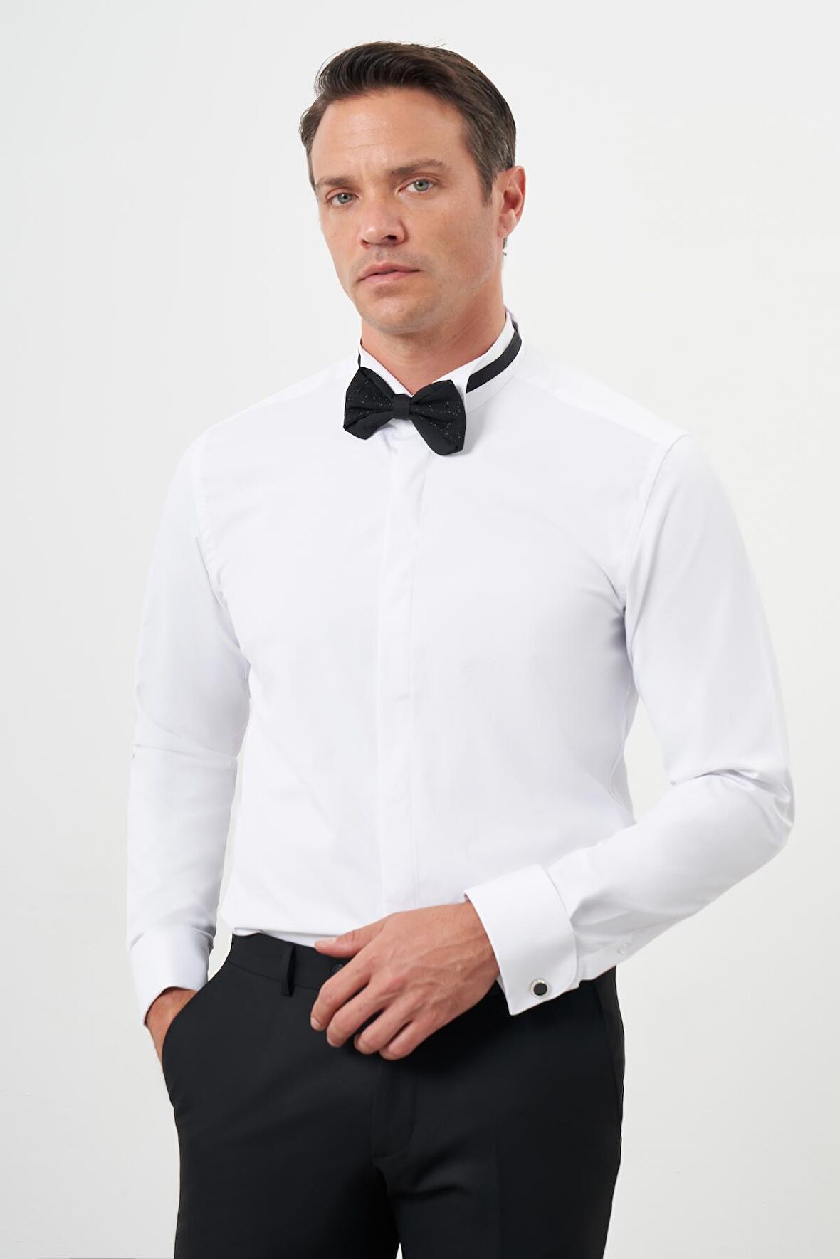  Erkek Beyaz Manşetli Düz Desen Ata Yaka Slim Fit Gömlek