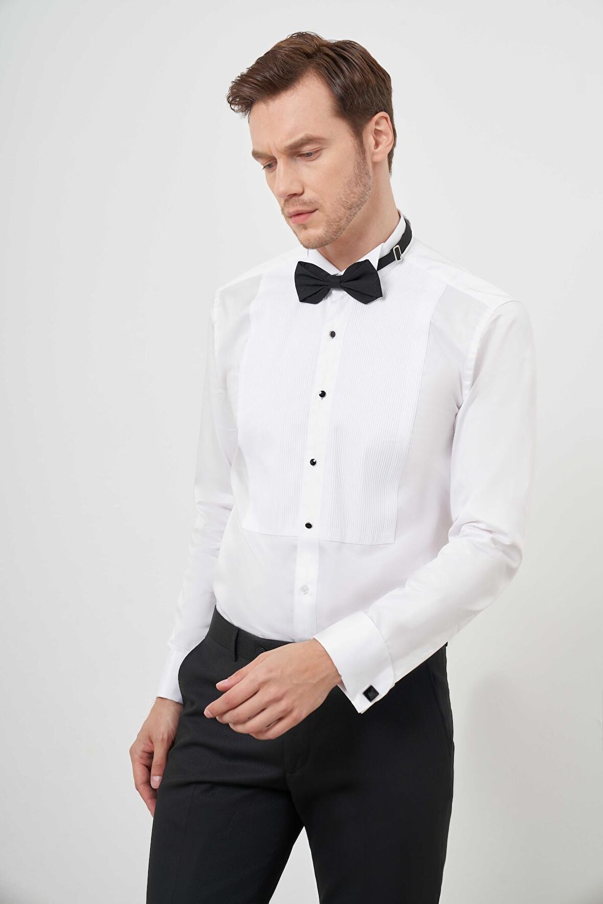  Erkek Beyaz Piliseli Ata Yaka Slim Fit Gömlek