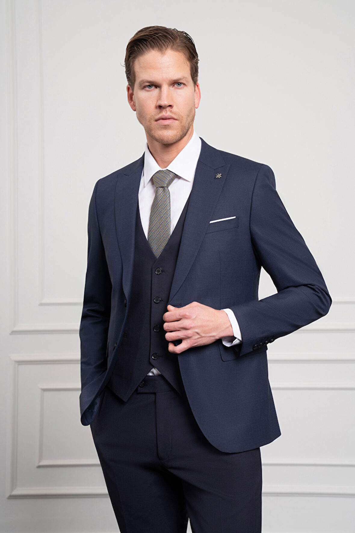  Erkek Lacivert Trend Yelekli Kombinli Yünlü Slim Fit Sivri Yaka Takım Elbise