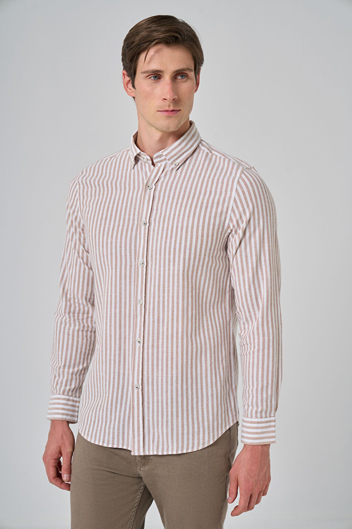  Erkek Vizon Slim Fit Düğmeli Yaka Gömlek