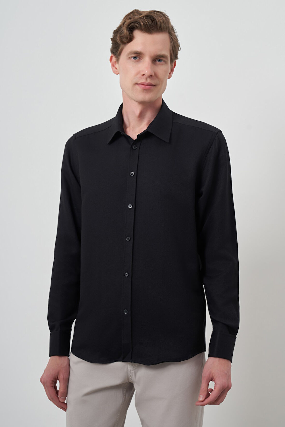  Erkek Siyah Manşetli Slim Fit Sert Yaka Gömlek