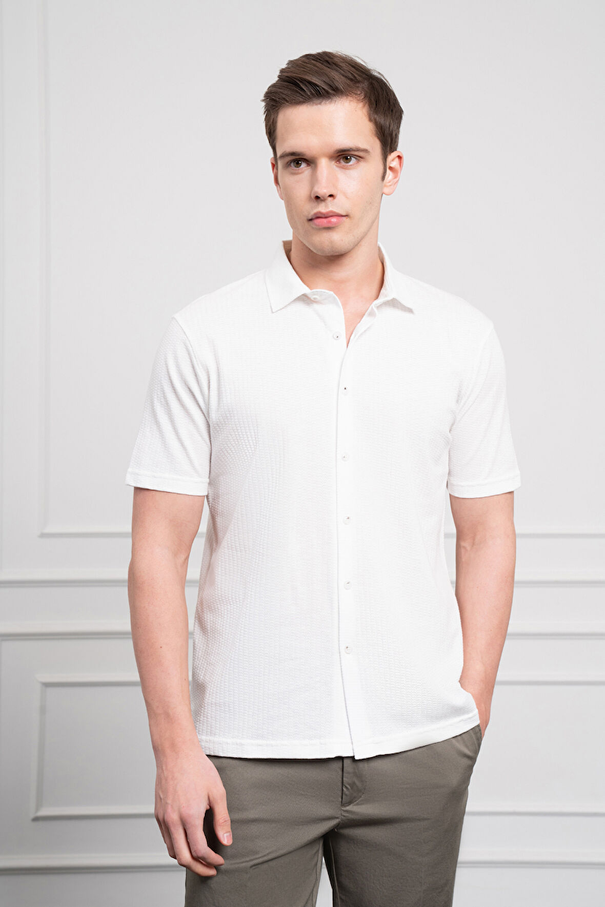  Erkek Ekru Trend Apaçi Yaka Dynamic Fit Kısa Kollu Gömlek