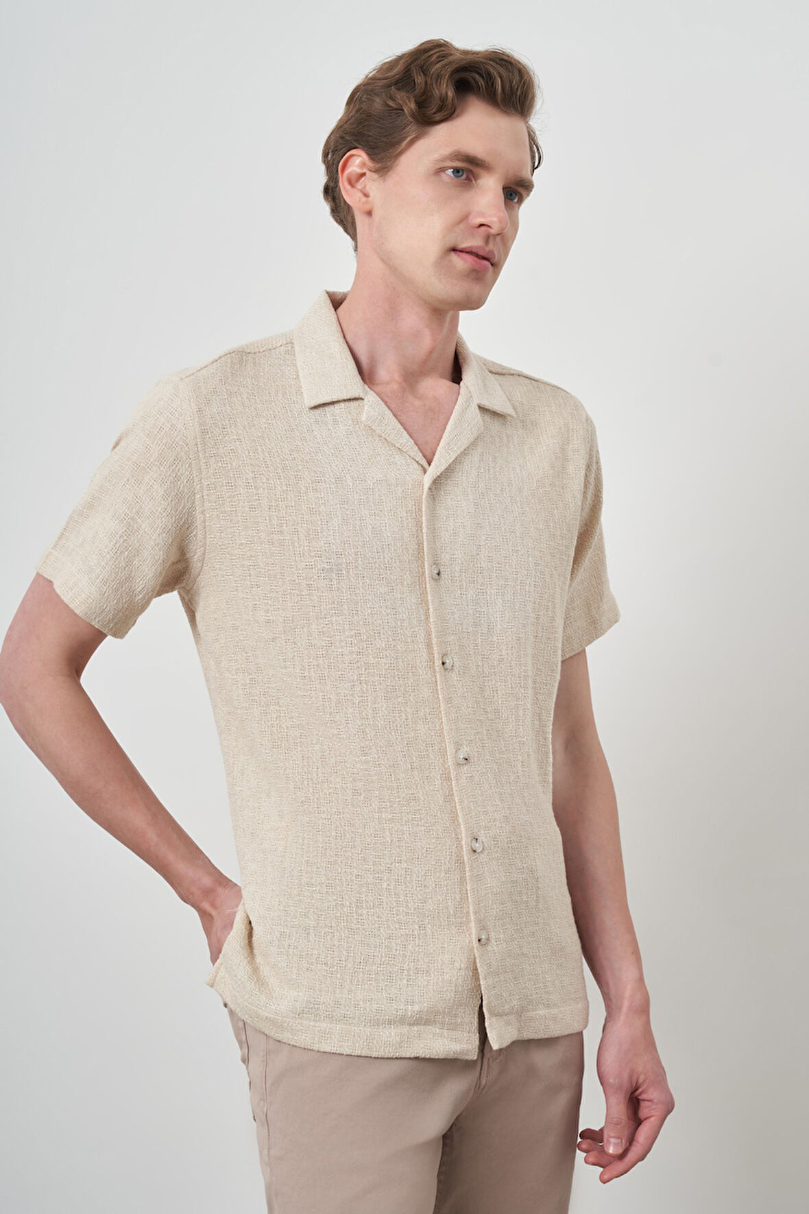  Erkek Bej Trend Keten Regular Fit Apaş Yaka Kısa Kol Gömlek