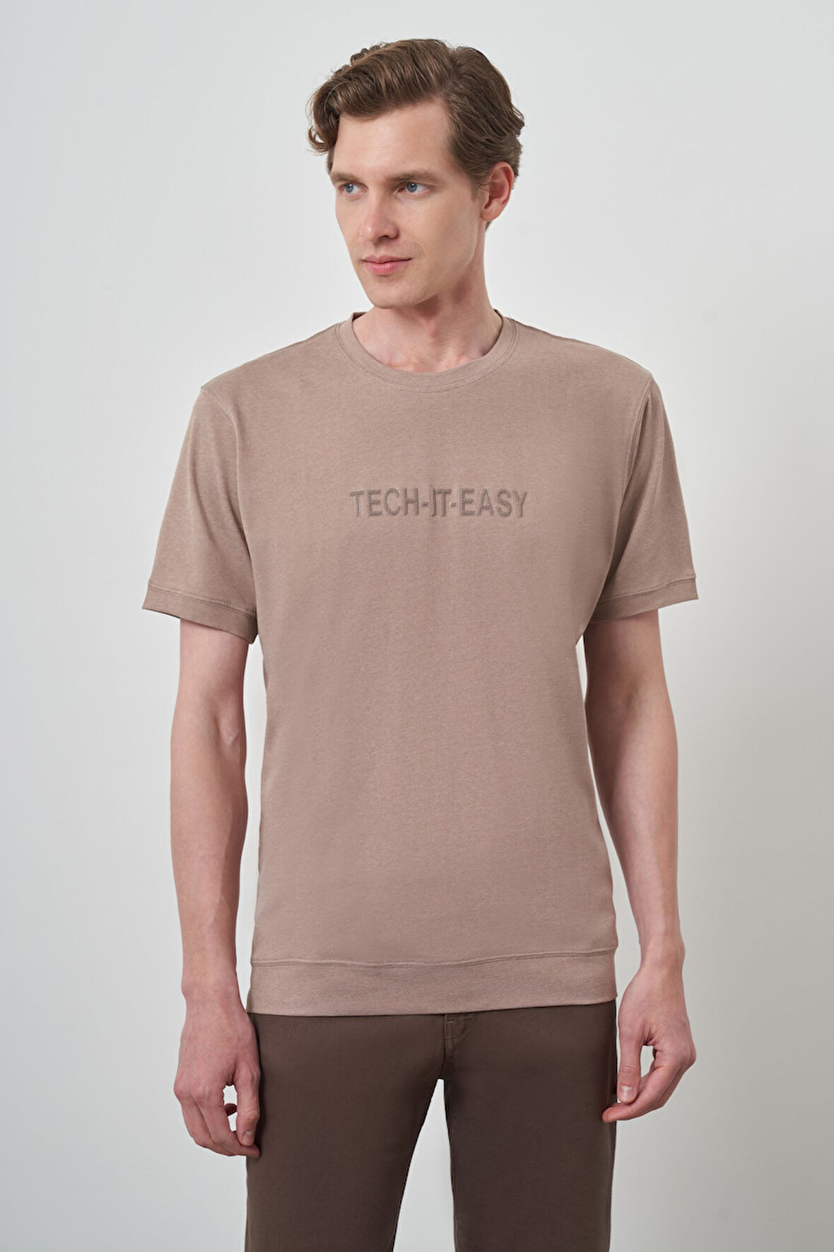  Erkek Bej Trend Bisiklet Yaka Baskılı Tshirt