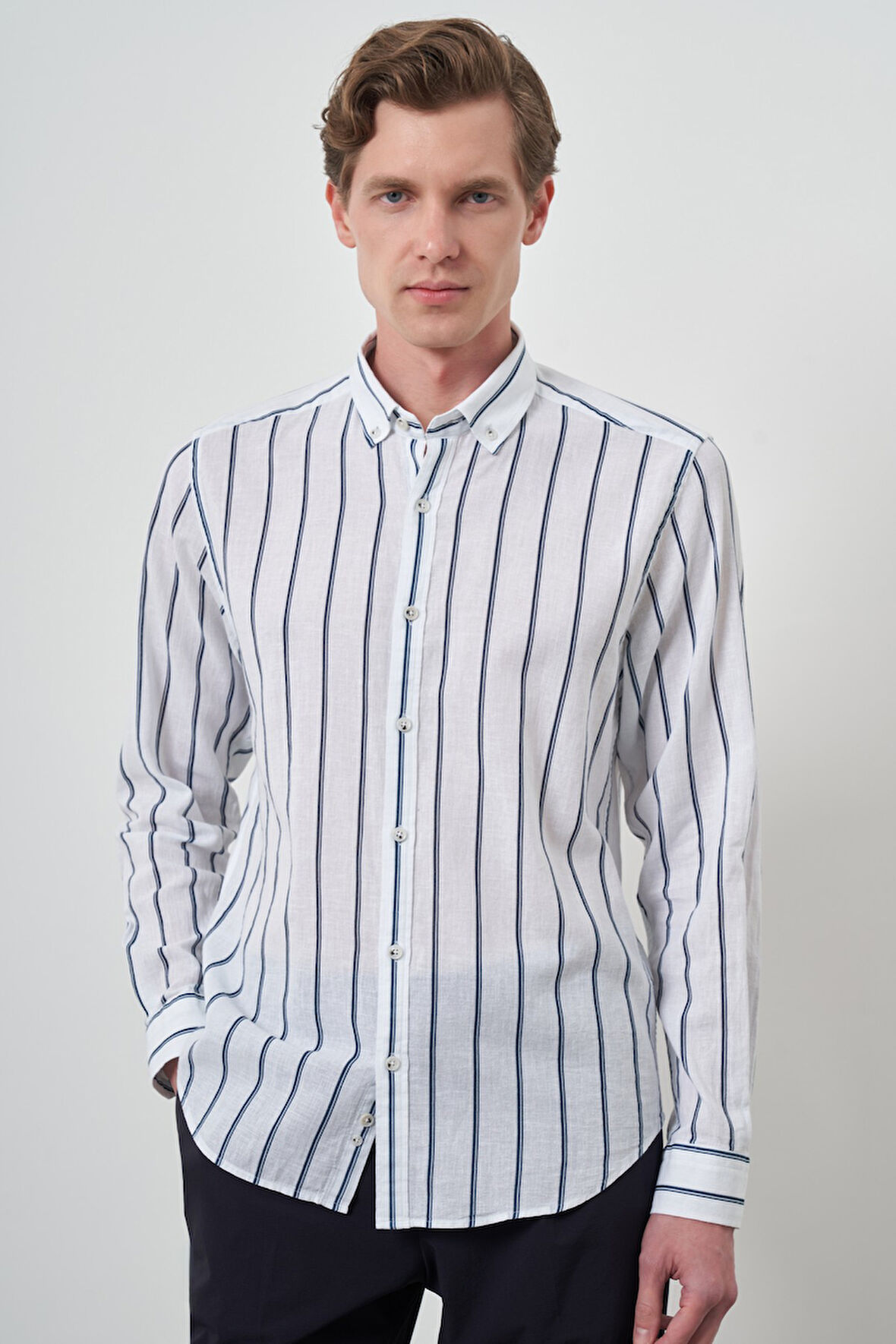  Erkek Lacivert Keten Dynamic Fit Düğmeli Yaka Gömlek