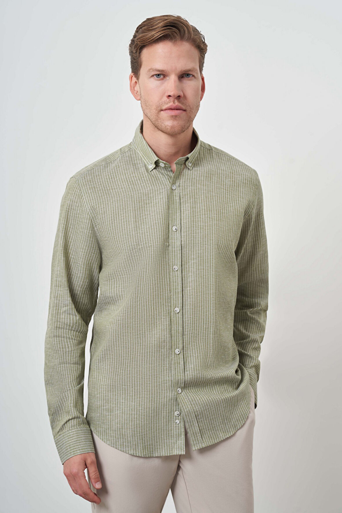  Erkek Yeşil Keten Dynamic Fit Düğmeli Yaka Gömlek