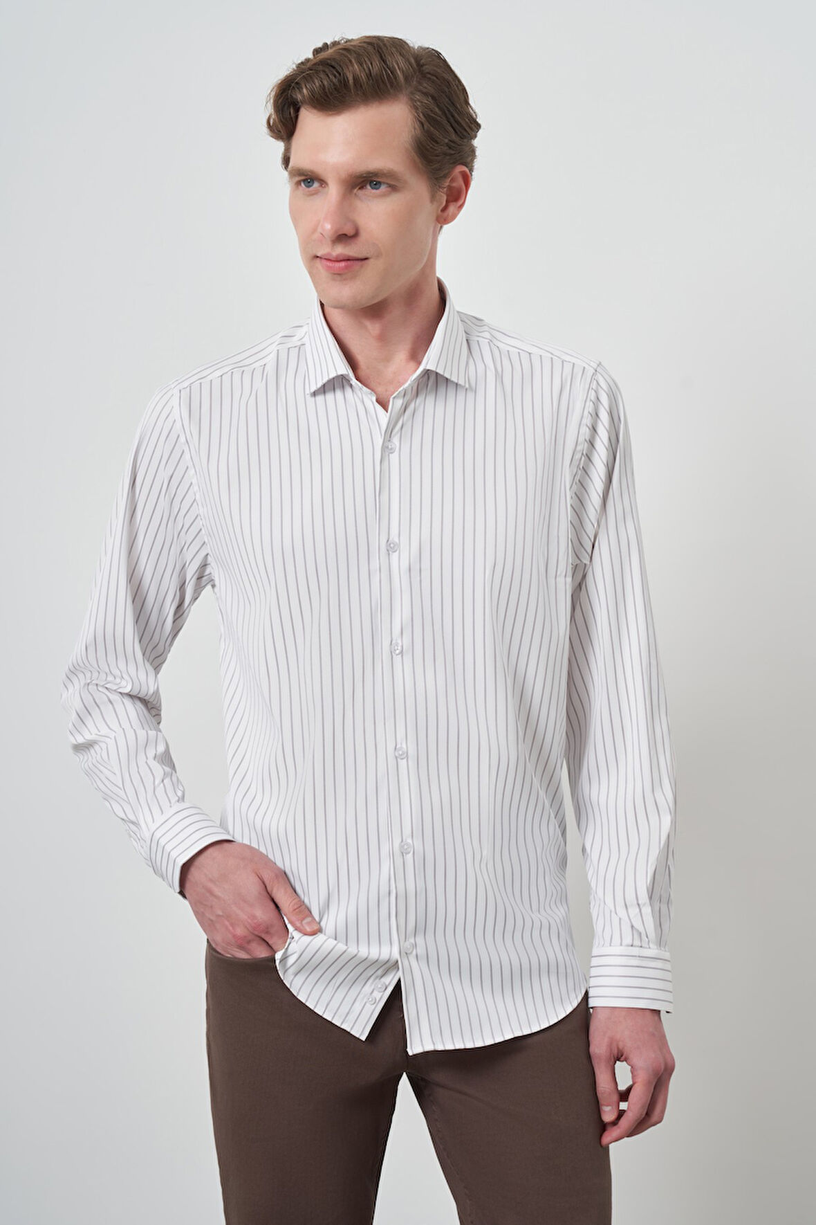  Erkek Beyaz Trend Çizgili Slim Fit İtalyan Yaka Gömlek