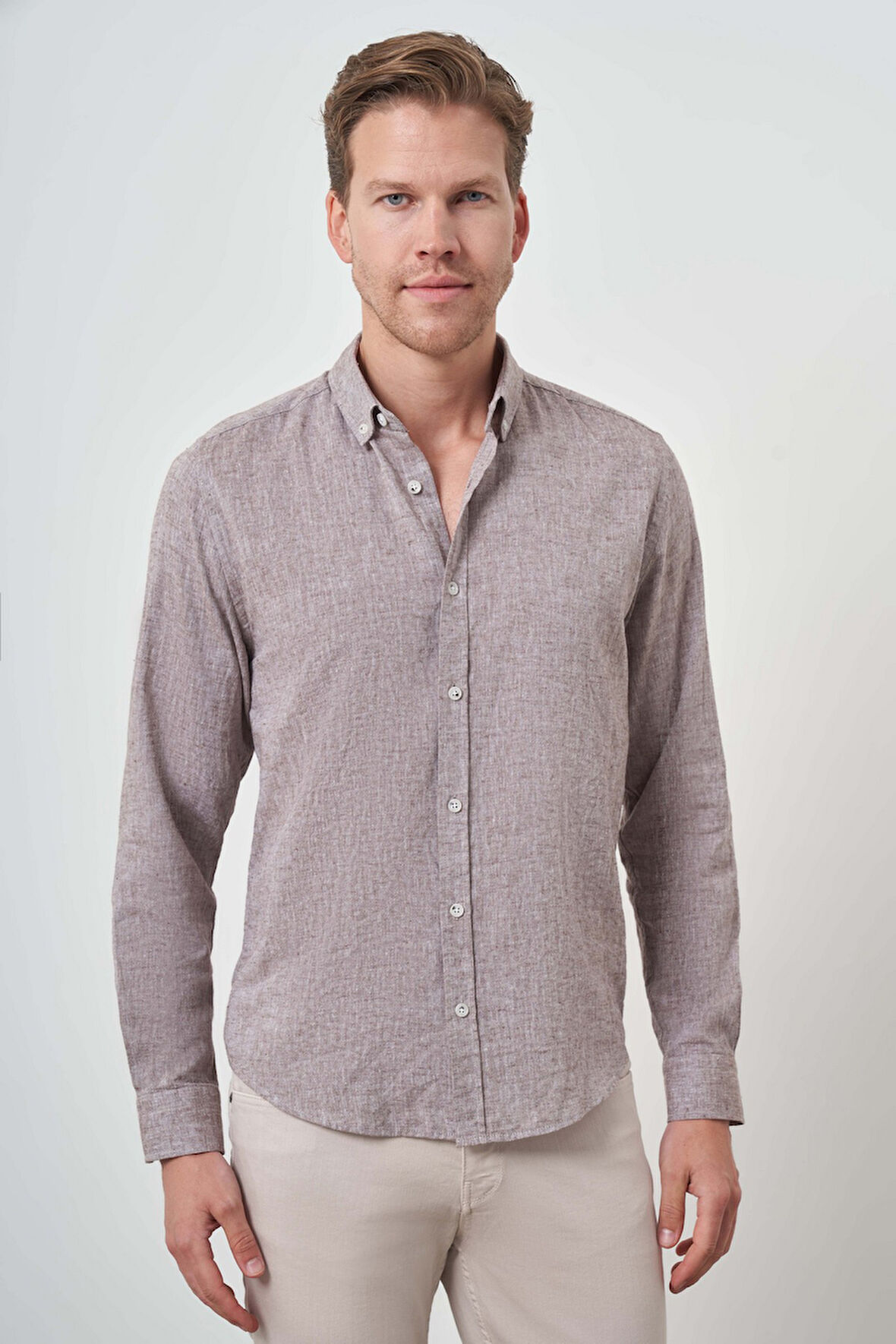  Erkek Vizon Keten Trend Dynamic Fit Düğmeli Yaka Gömlek