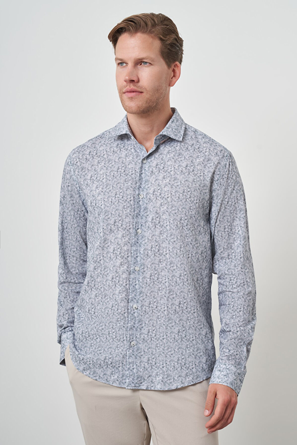  Erkek Gri Keten Trend Dynamic Fit Düğmeli Yaka Gömlek