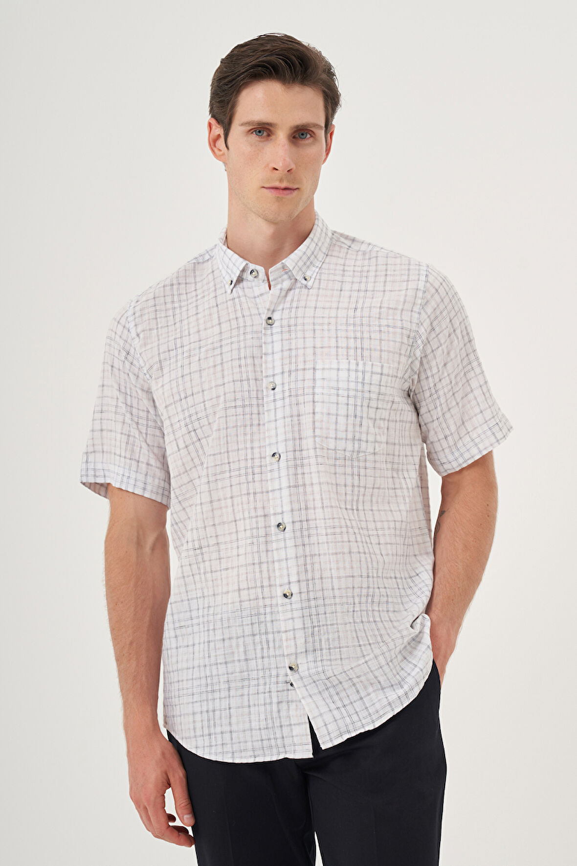  Erkek Siyah Keten Trend Regular Fit Düğmeli Yaka Kısa Kol Gömlek