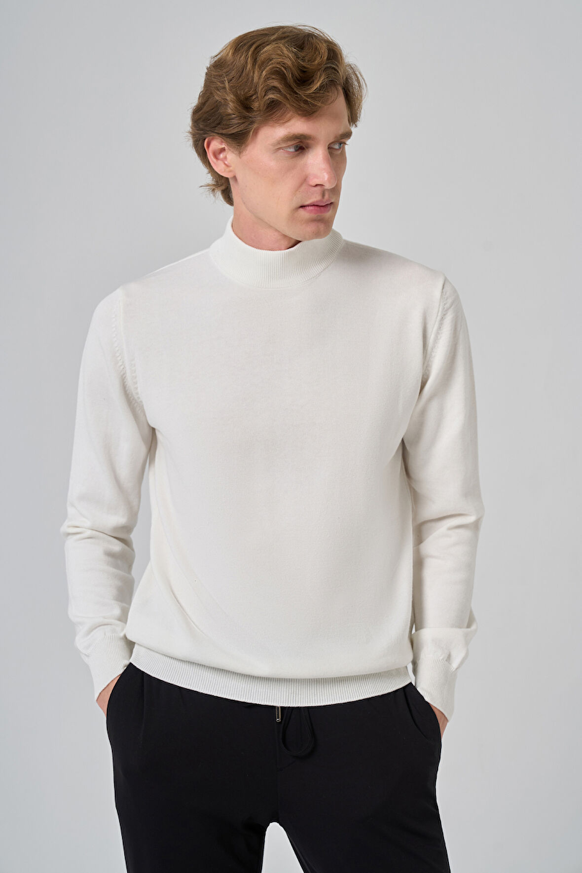  Erkek Ekru Basic Yarım Balıkçı Yaka Dynamic Fit Rahat Kesim Triko