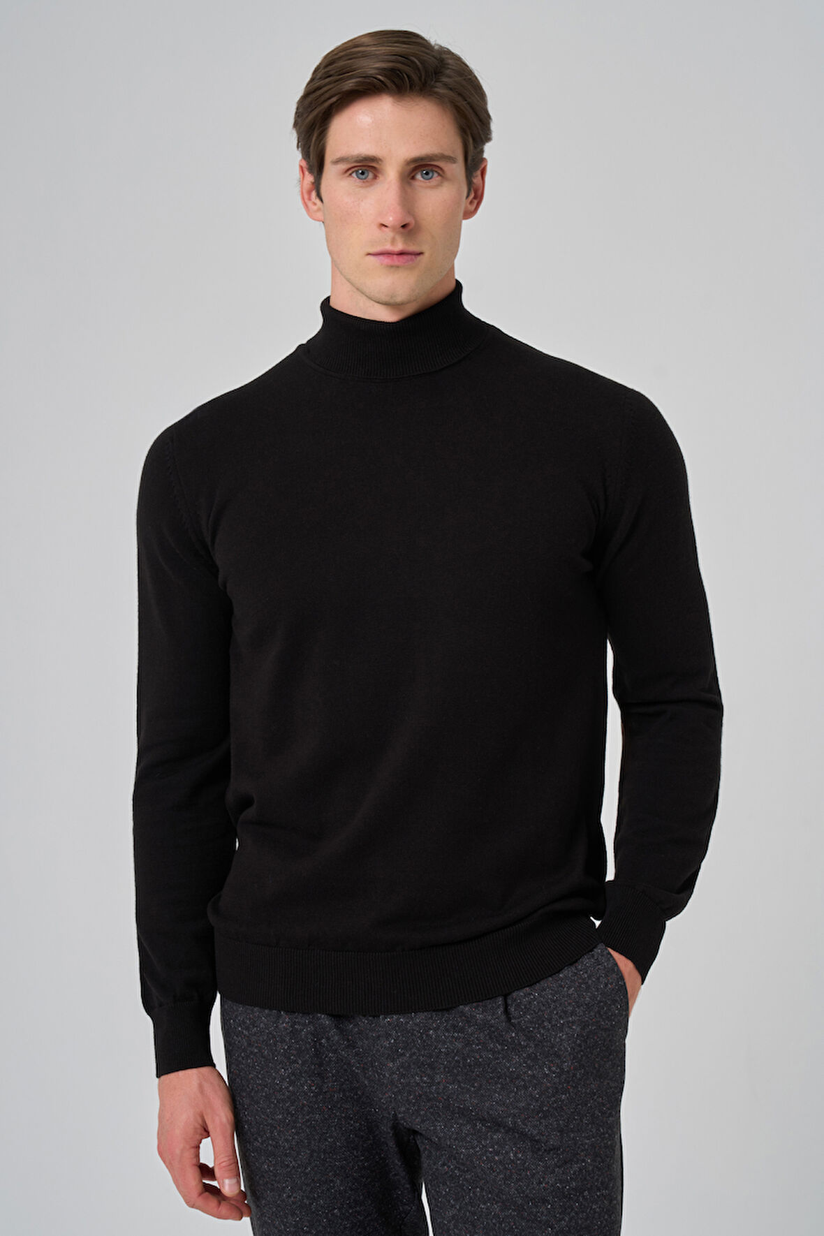  Erkek Siyah Basic Balıkçı Yaka Dynamic Fit Rahat Kesim Triko