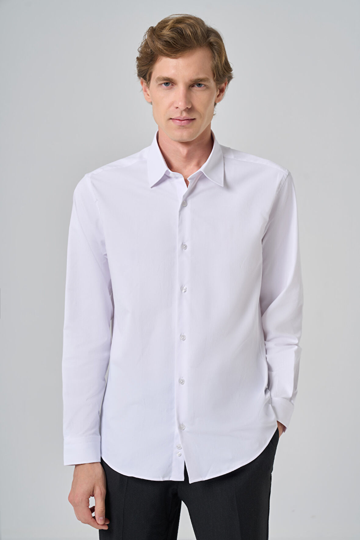  Erkek Beyaz Slim Fit Sert Yaka Gömlek