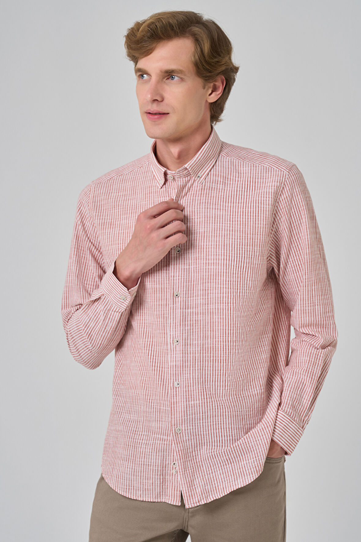  Erkek Turuncu Pamuk Trend Çizgili  Dynamic Fit Düğmeli Yaka Gömlek