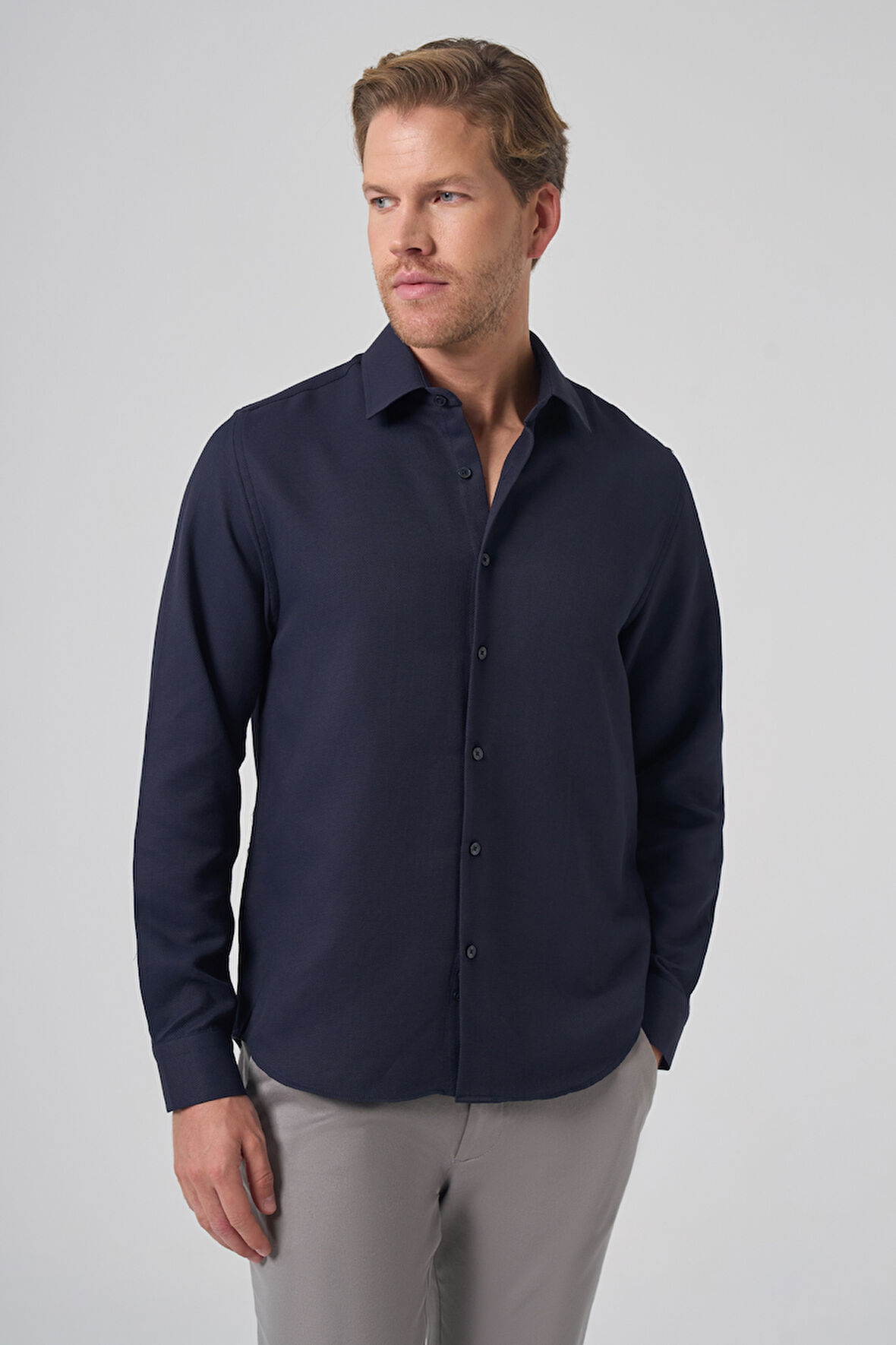  Erkek Lacivert Trend Dynamic Fit Sert Yaka Gömlek
