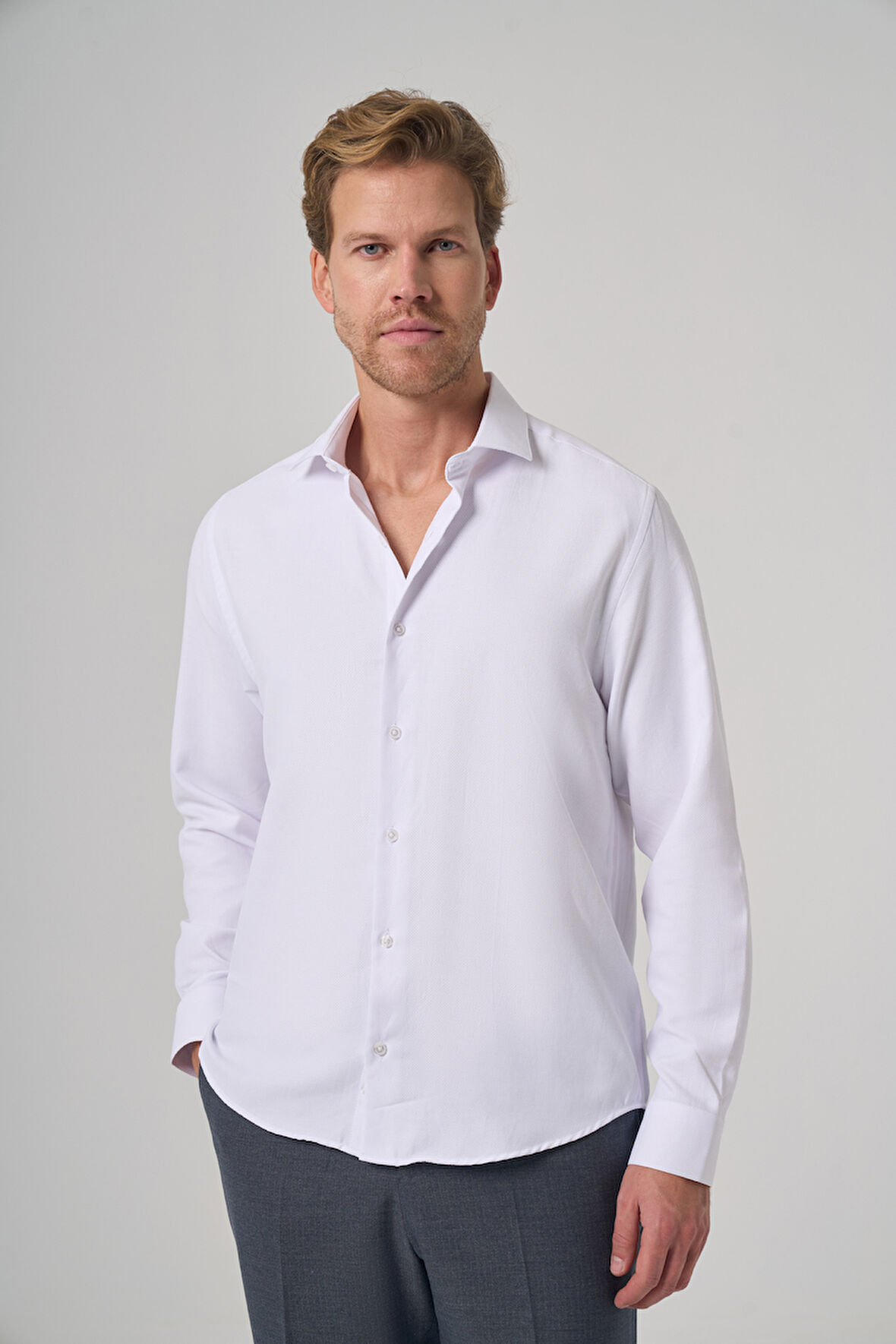  Erkek Beyaz Polyester Trend Desenli Dynamic Fit İtalyan Yaka Gömlek