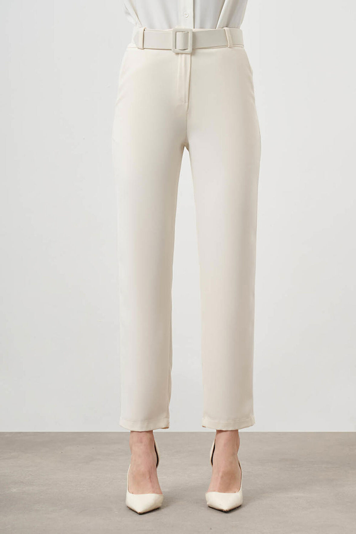 Hazır Kemerli Ekru Pantolon
