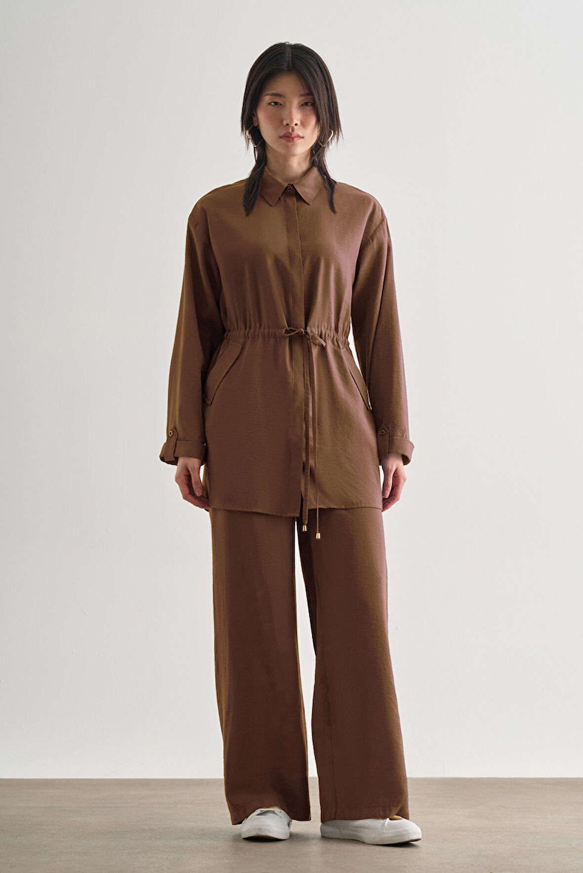 Mizalle Çift Cepli Beli İp Büzgülü Modal Karamel Rengi Tunik