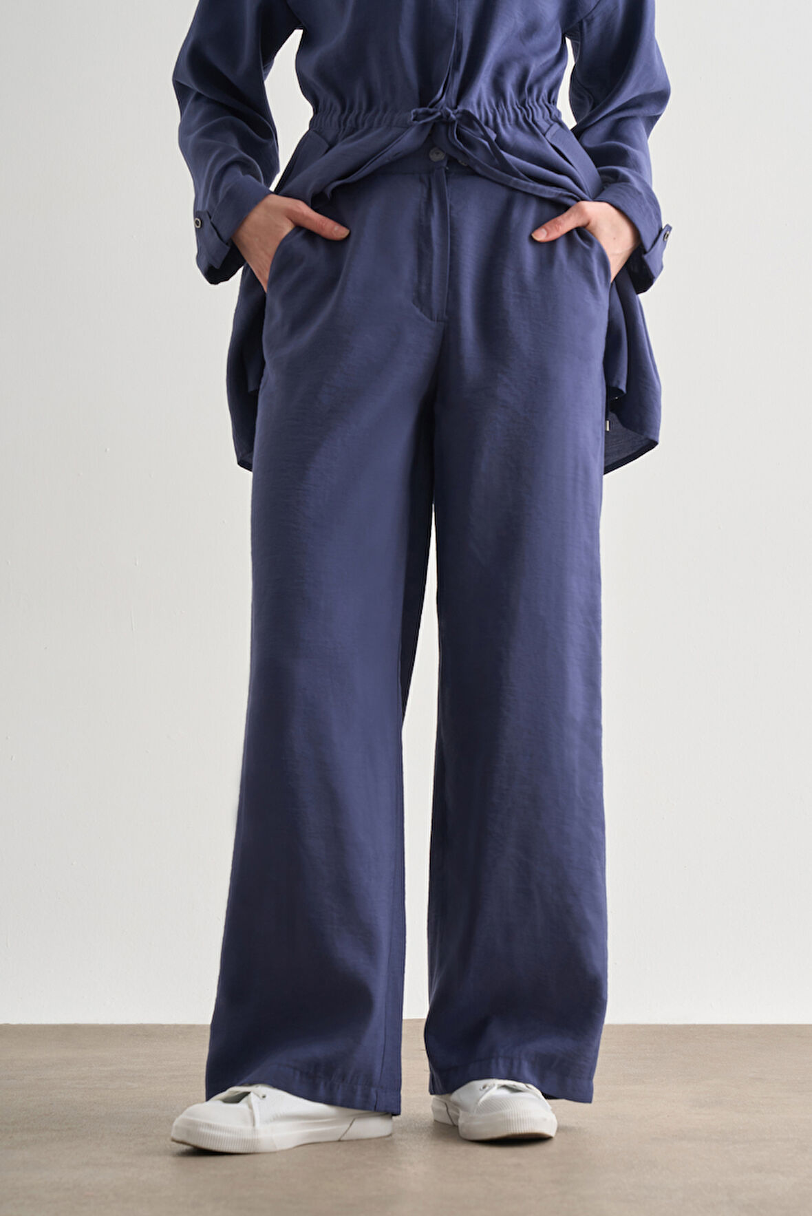 Mizalle İndigo Mavi Rahat Kesim Geniş Paçalı Modal Pantolon