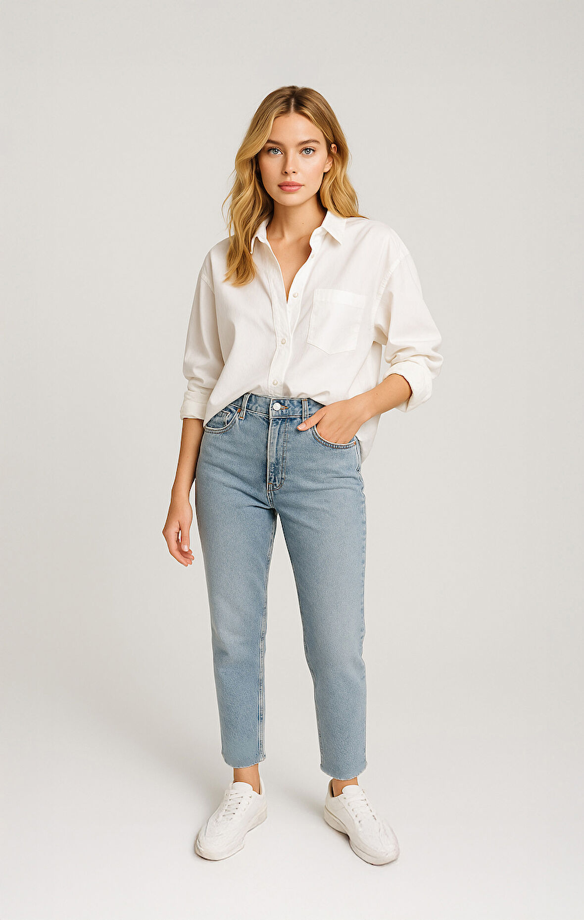 Mizalle  Kesik Paça Mom Fit Kar Mavi Denim Pantolon