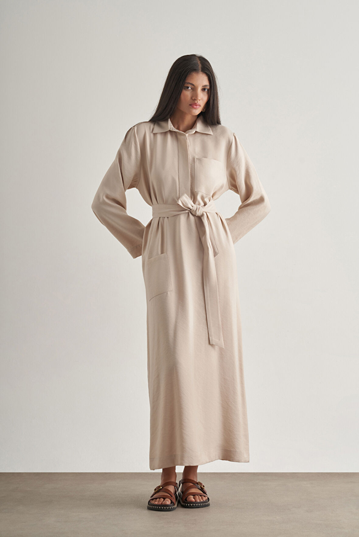 Mizalle Modal Karışımlı Kuşaklı Taş Rengi Uzun Gömlek Elbise