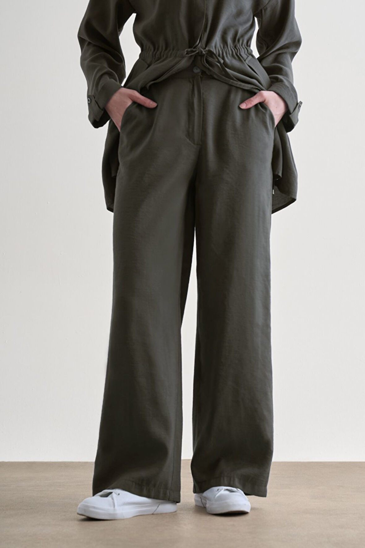 Mizalle Gri Rahat Kesim Geniş Paçalı Modal Pantolon