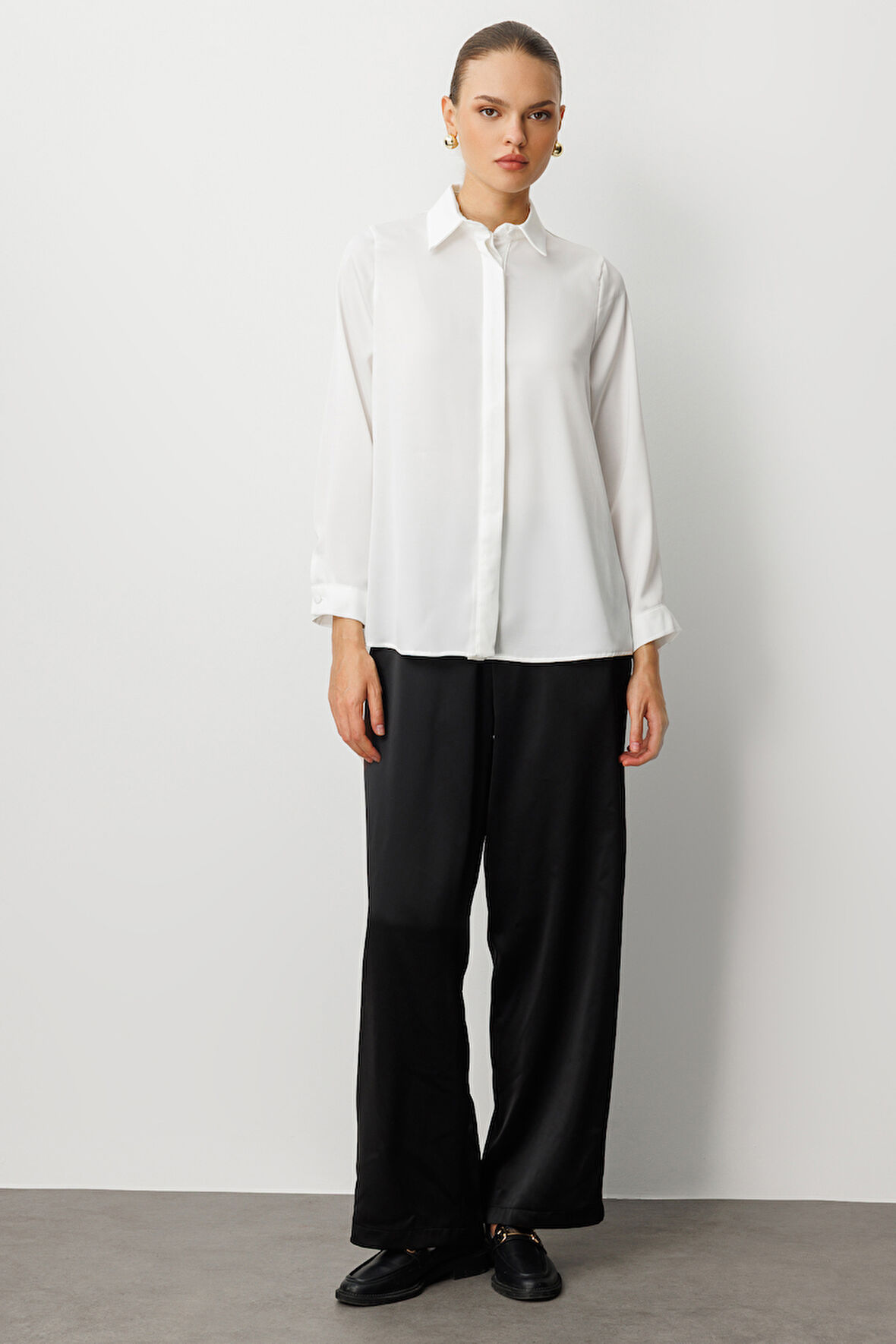 Mizalle Klasik Ekru Saten Gömlek Bluz