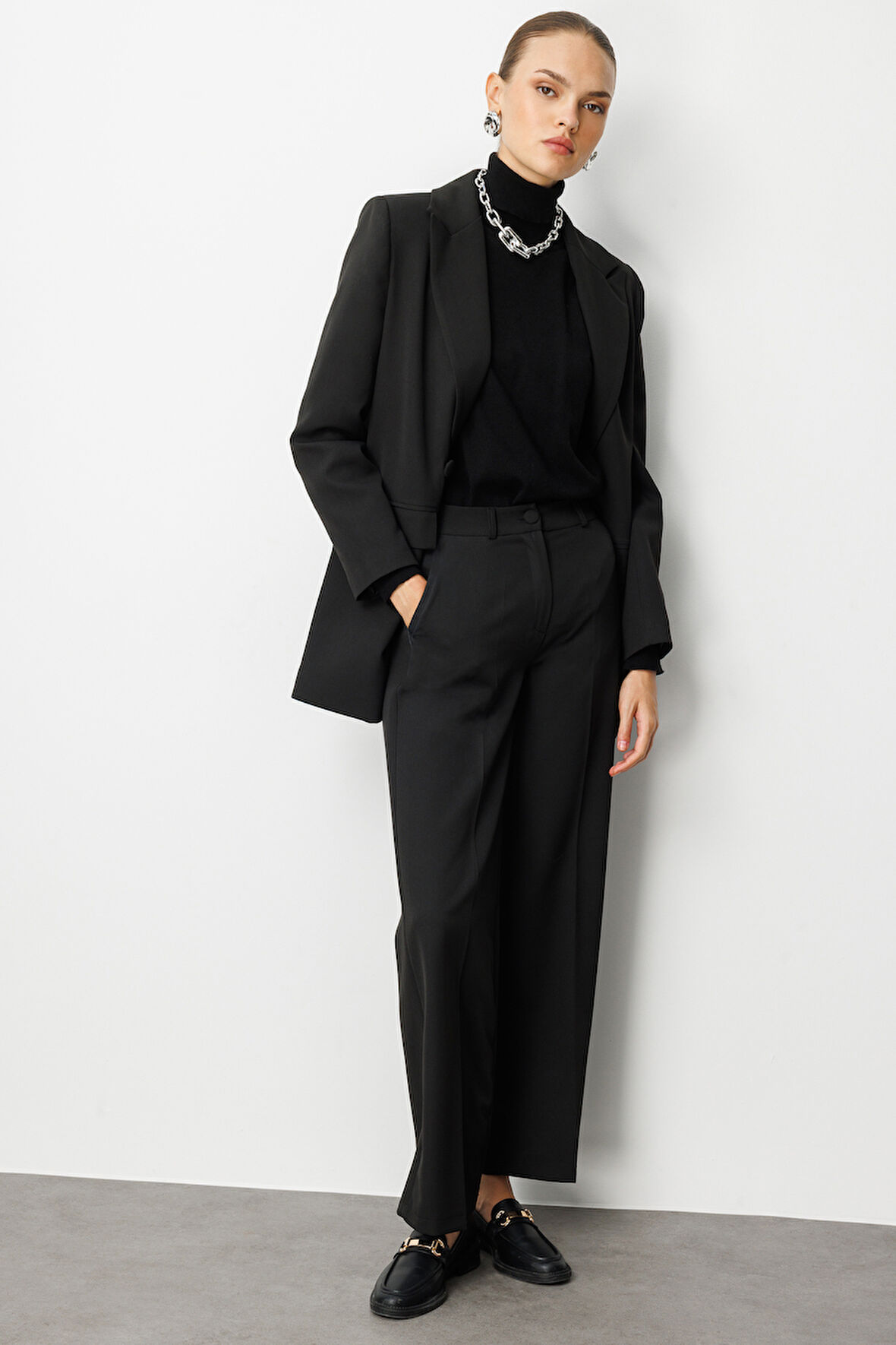 Mizalle Cepli Klasik Siyah Kumaş Pantolon