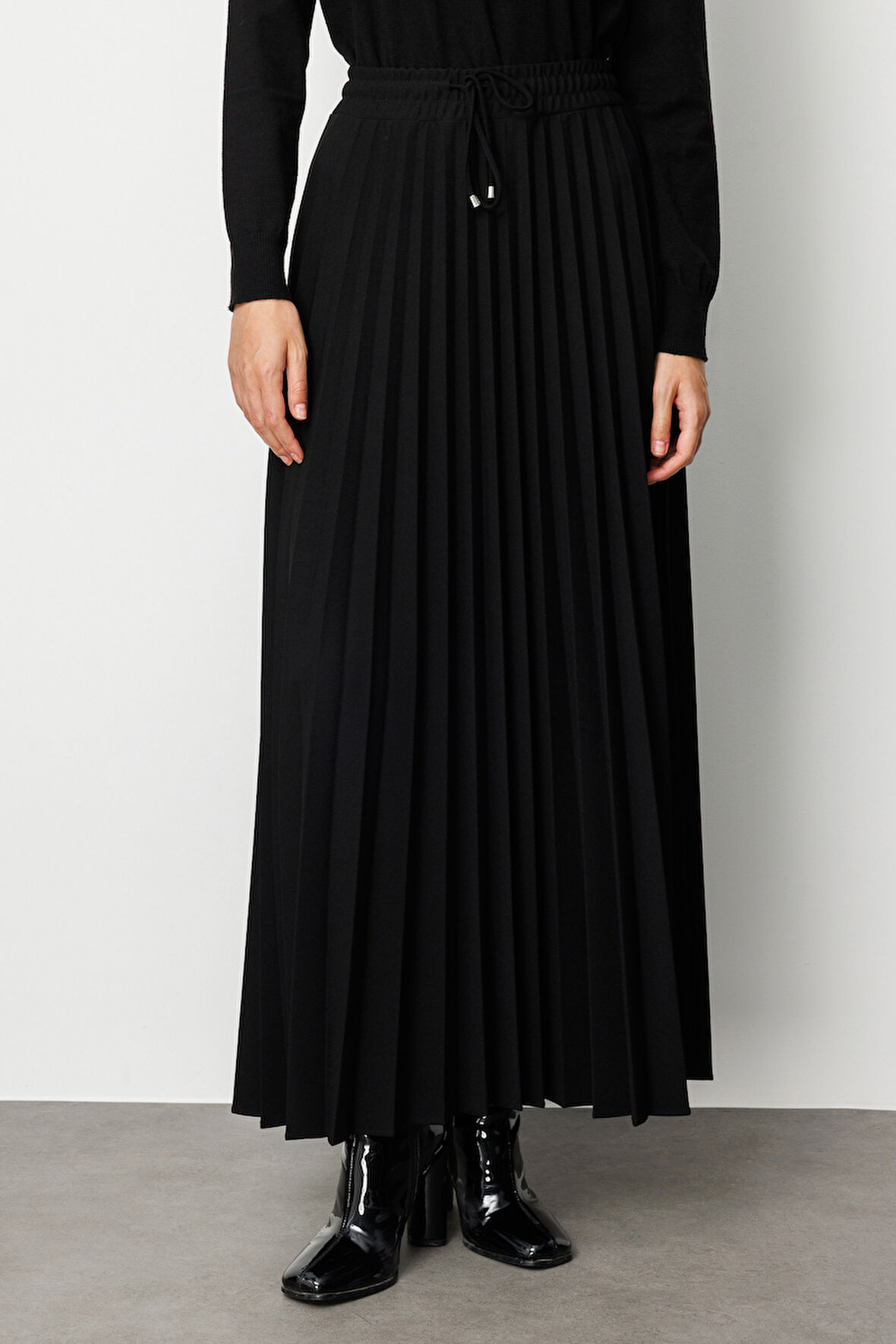 Mizalle Örme Krep Piliseli Maksi Siyah Etek