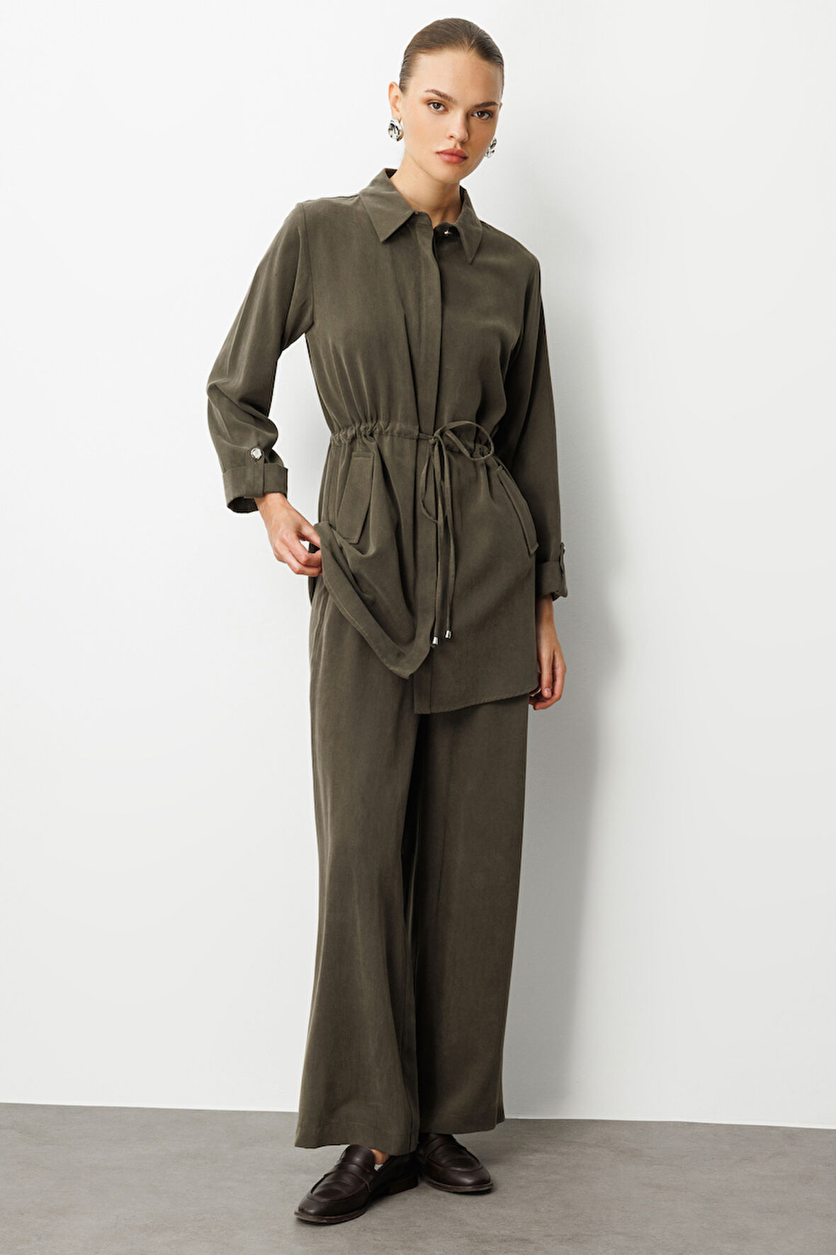 Mizalle Beli Büzgülü Haki Cupro Tunik