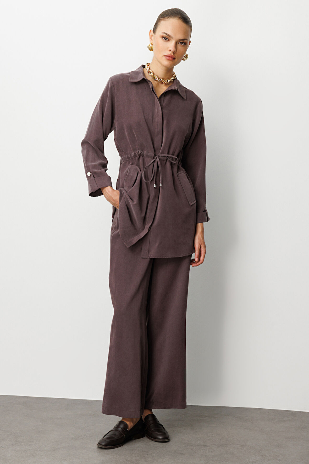 Mizalle Beli Büzgülü Kahverengi Cupro Tunik