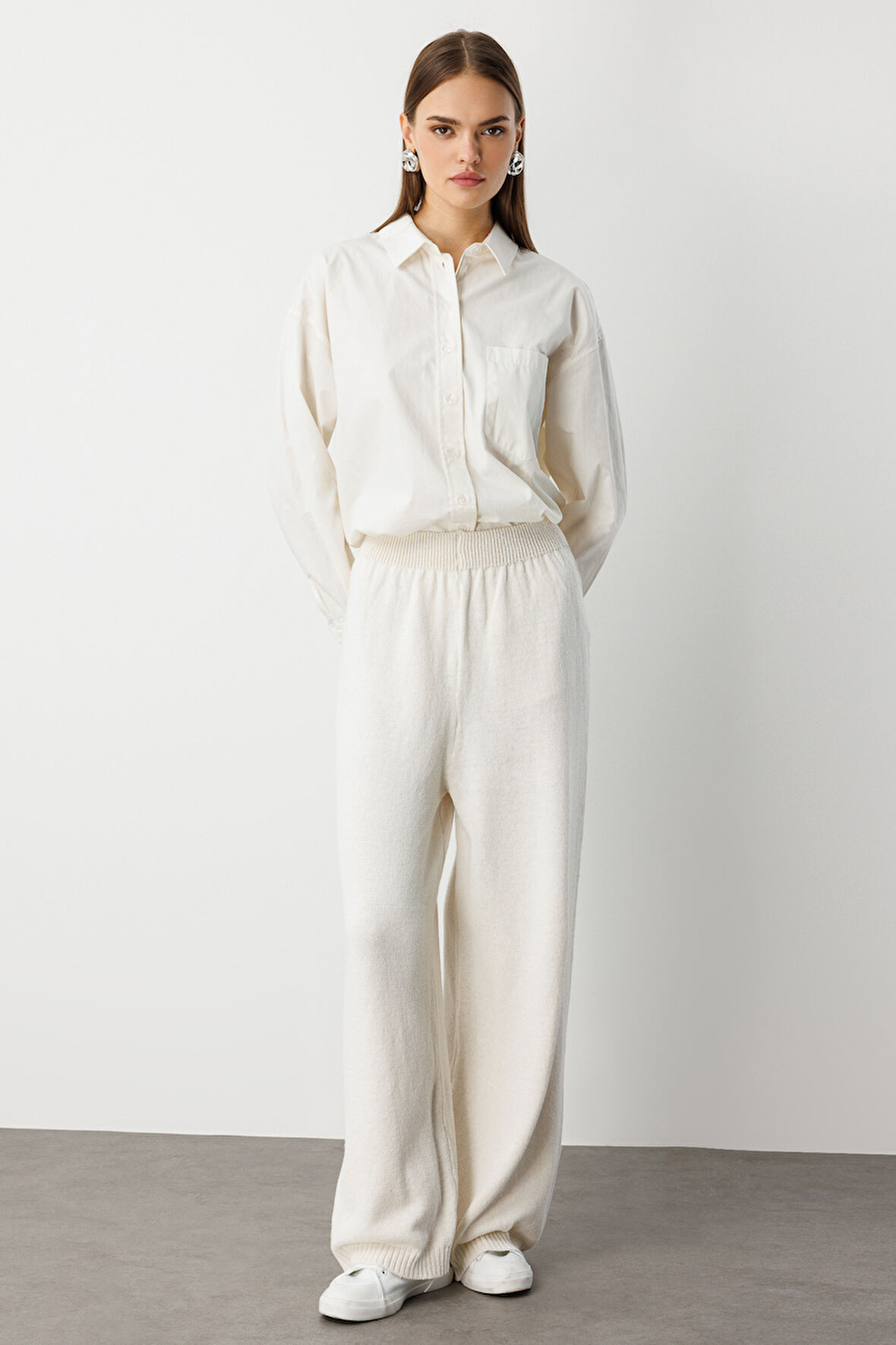 Mizalle Geniş Paça Beli Lastikli Ekru Triko Jogger Pantolon