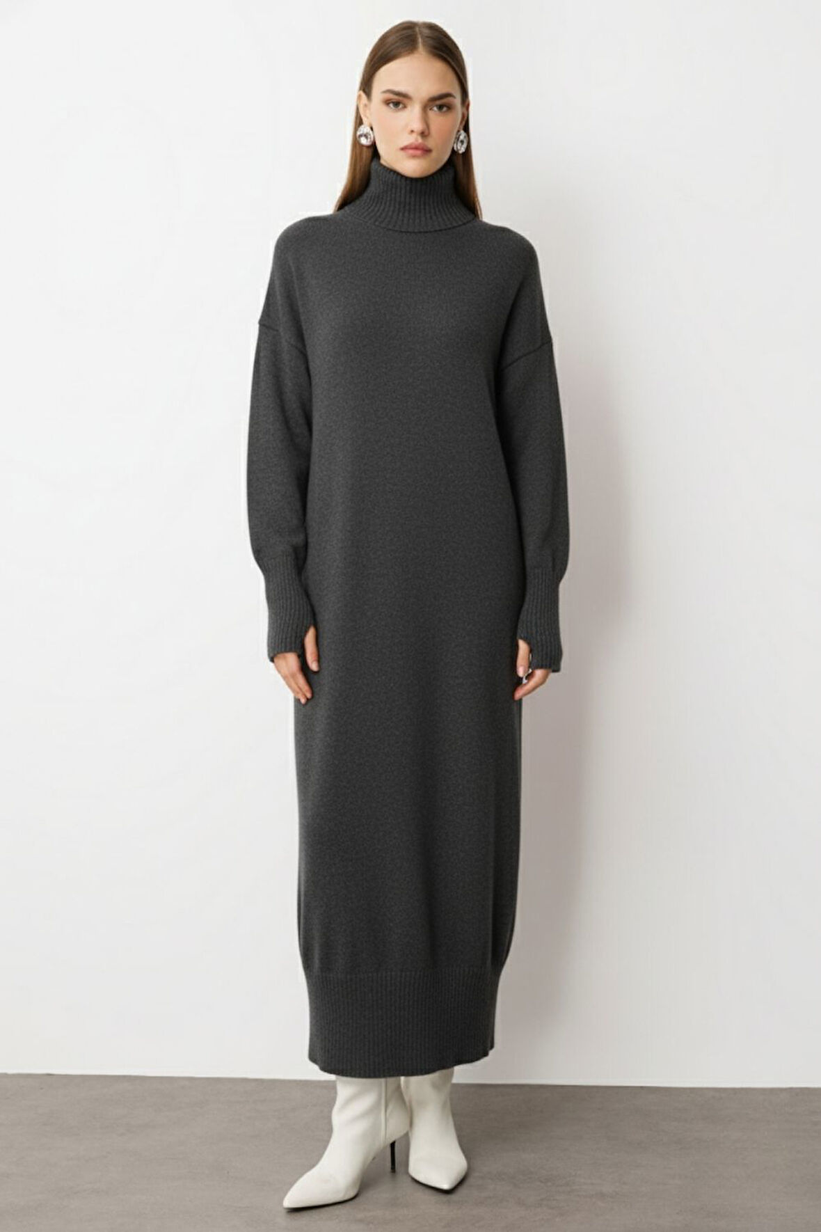 Mizalle Oversize Dik Yaka Füme Rengi Uzun Kalın Triko Elbise