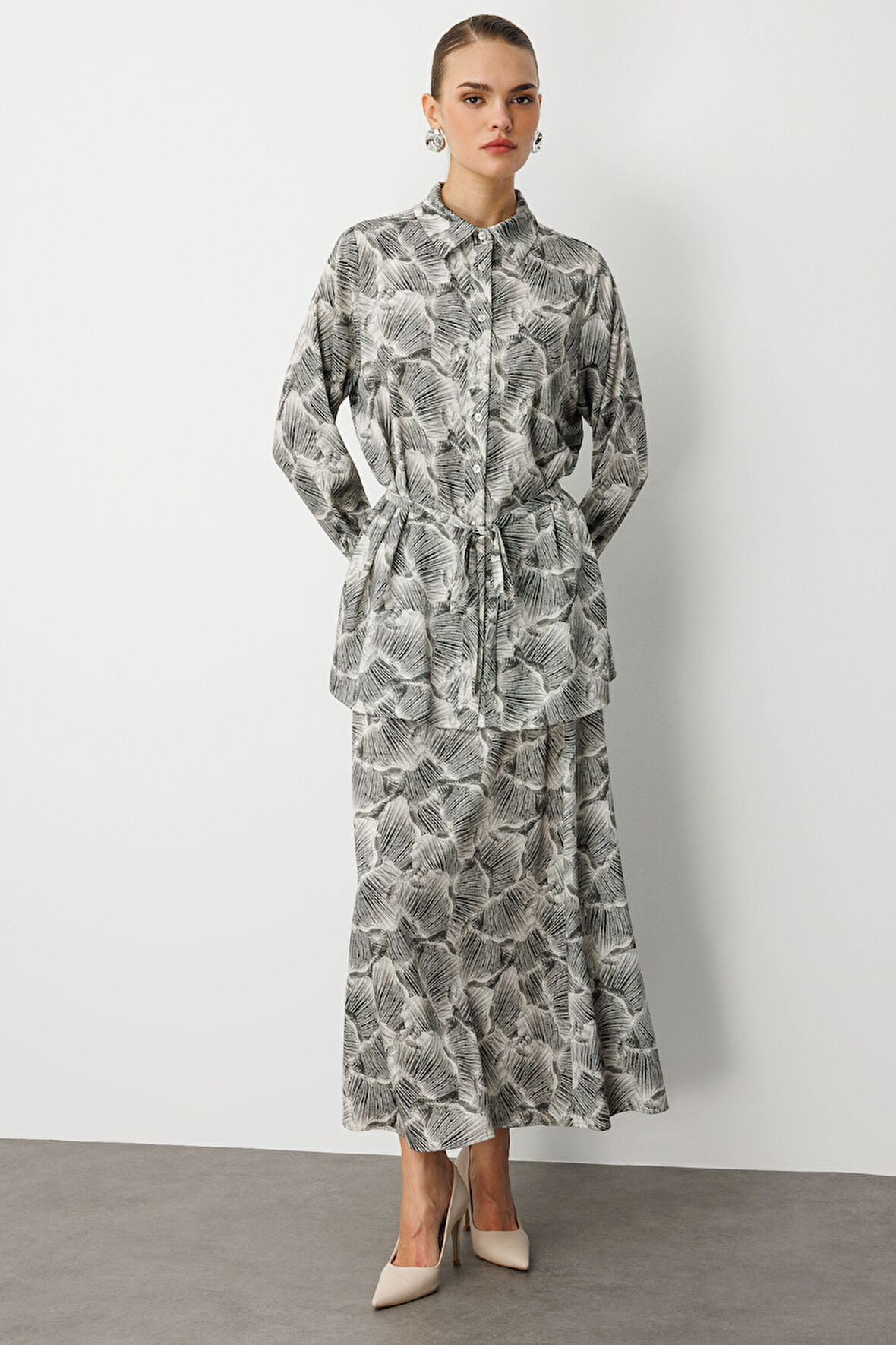 Mizalle Haki Yeşil  Yaprak Desenli ip kuşaklı Tunik Gömlek