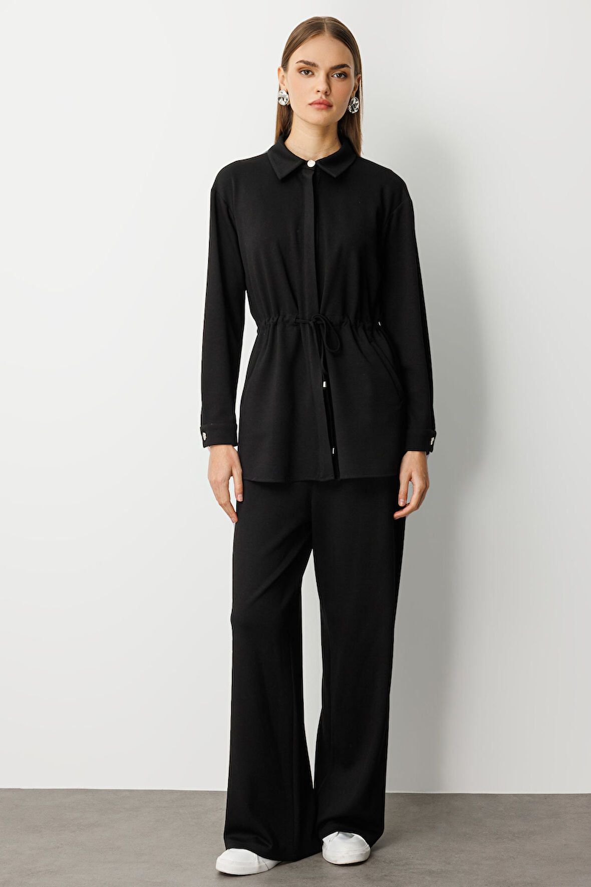 Mizalle Beli İp Büzgülü Yumuşak Dokulu Siyah Tunik