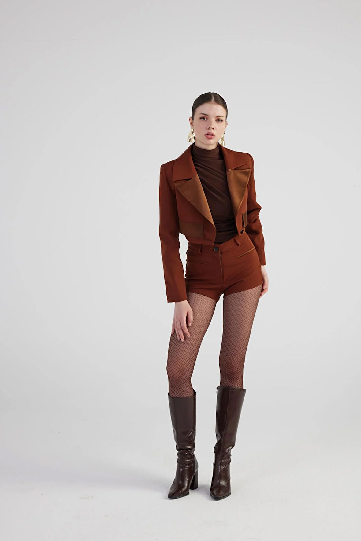 Yakası Saten Detaylı Camila Crop Blazer Ceket Kahve