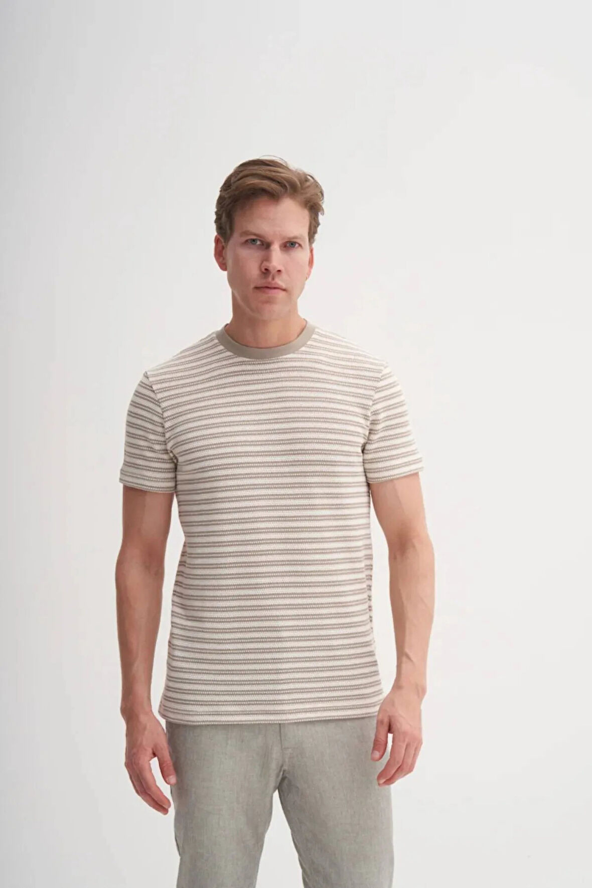 Cazador Bisiklet Yaka Slim Fit Jakarlı Çizgi Desenli Tişört