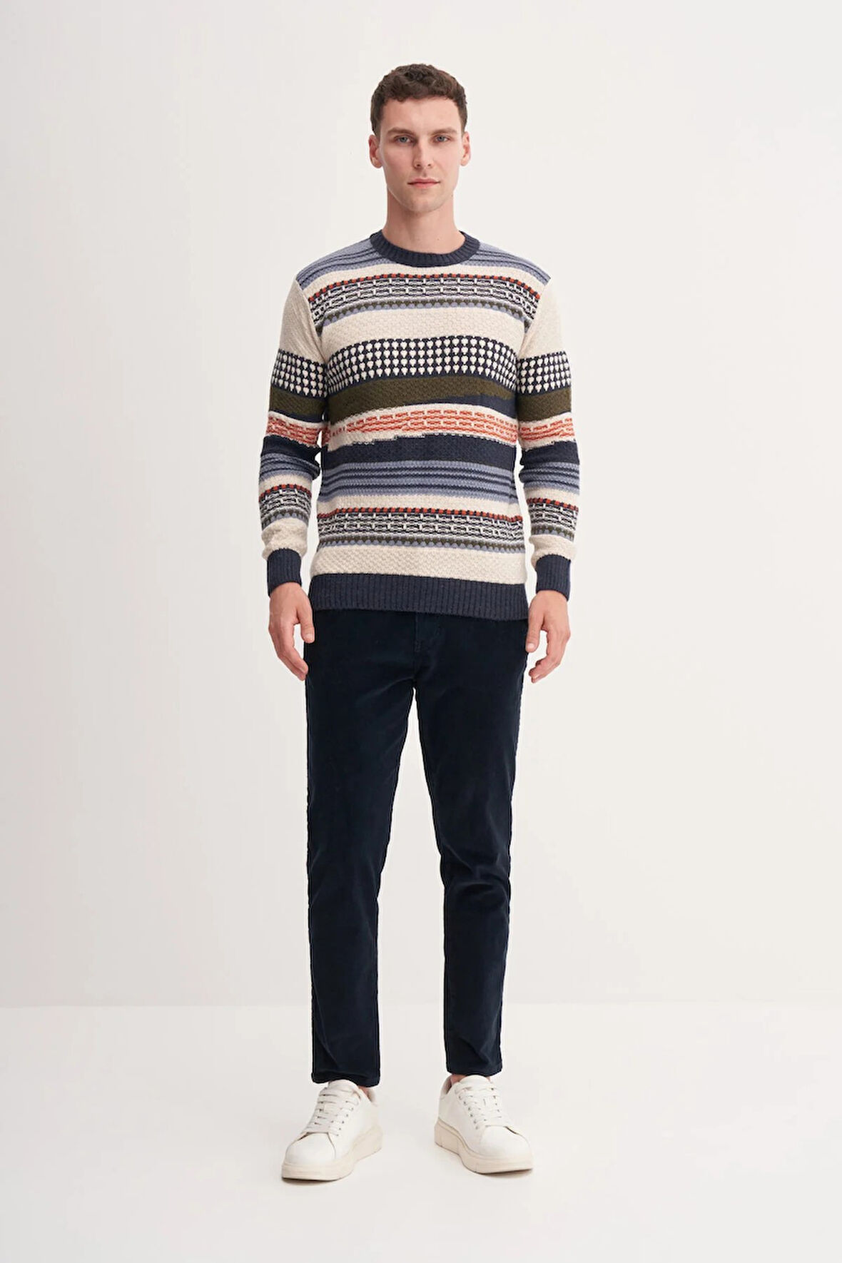 Slim Fit Akrilik Karışımlı Vintage Desenli Bisiklet Yaka Kazak