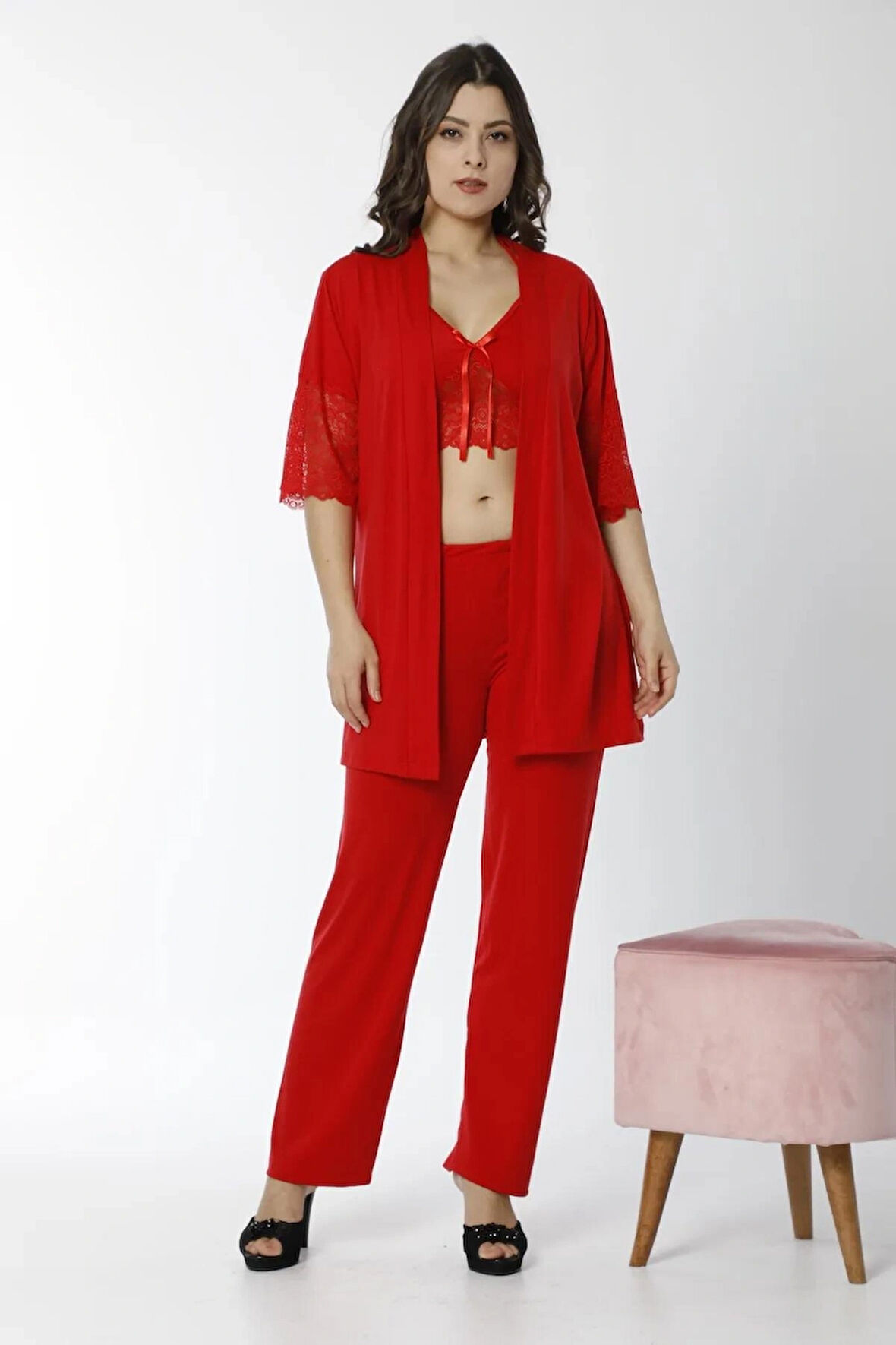 Kadın Sabahlıklı Dantel Detaylı Büstiyerli 3 Lü Pijama Takım