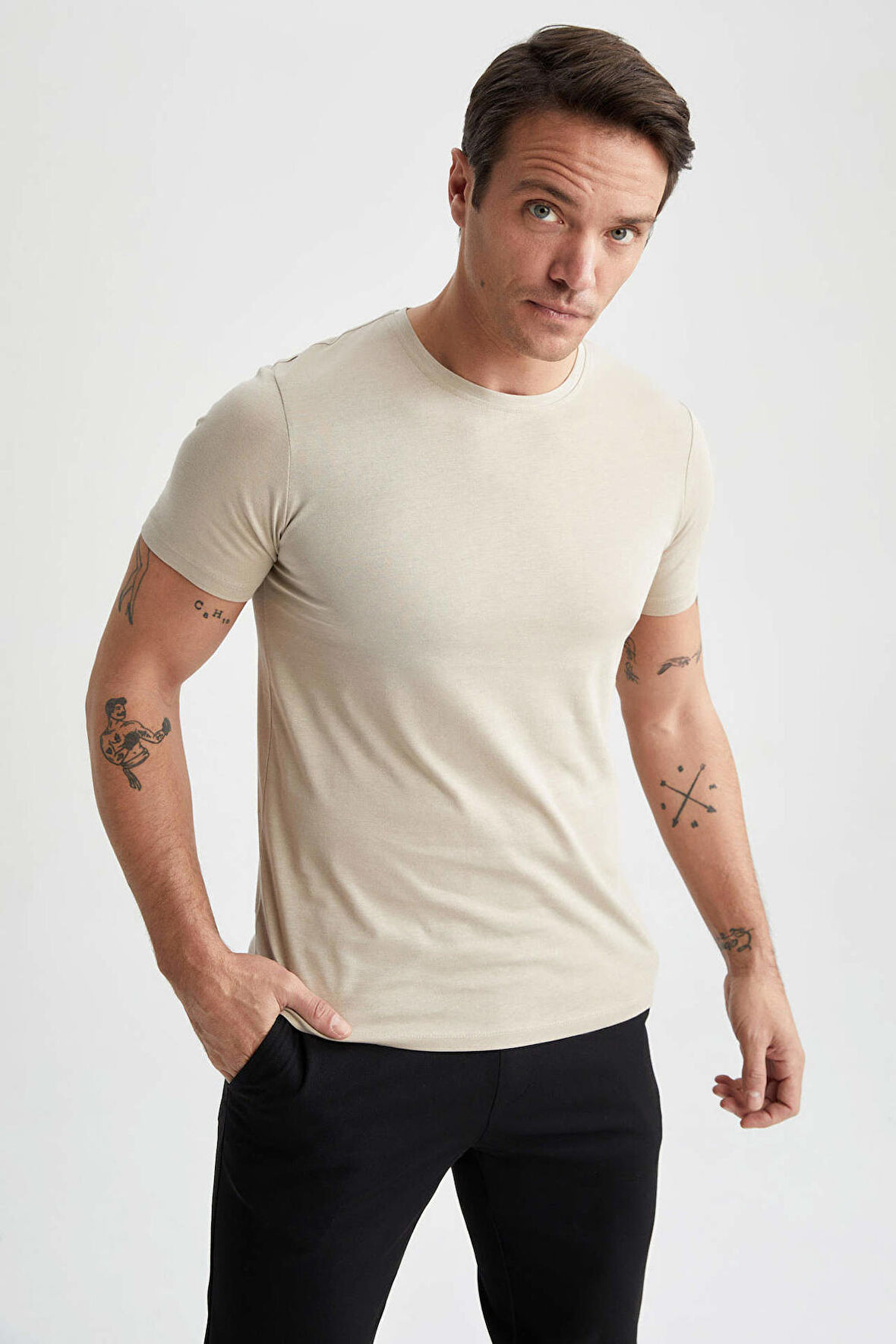 DeFacto Slim Fit Bisiklet Yaka Premium Kalite Kısa Kollu Pamuklu Basic Tişört M6606AZ23SPBG176