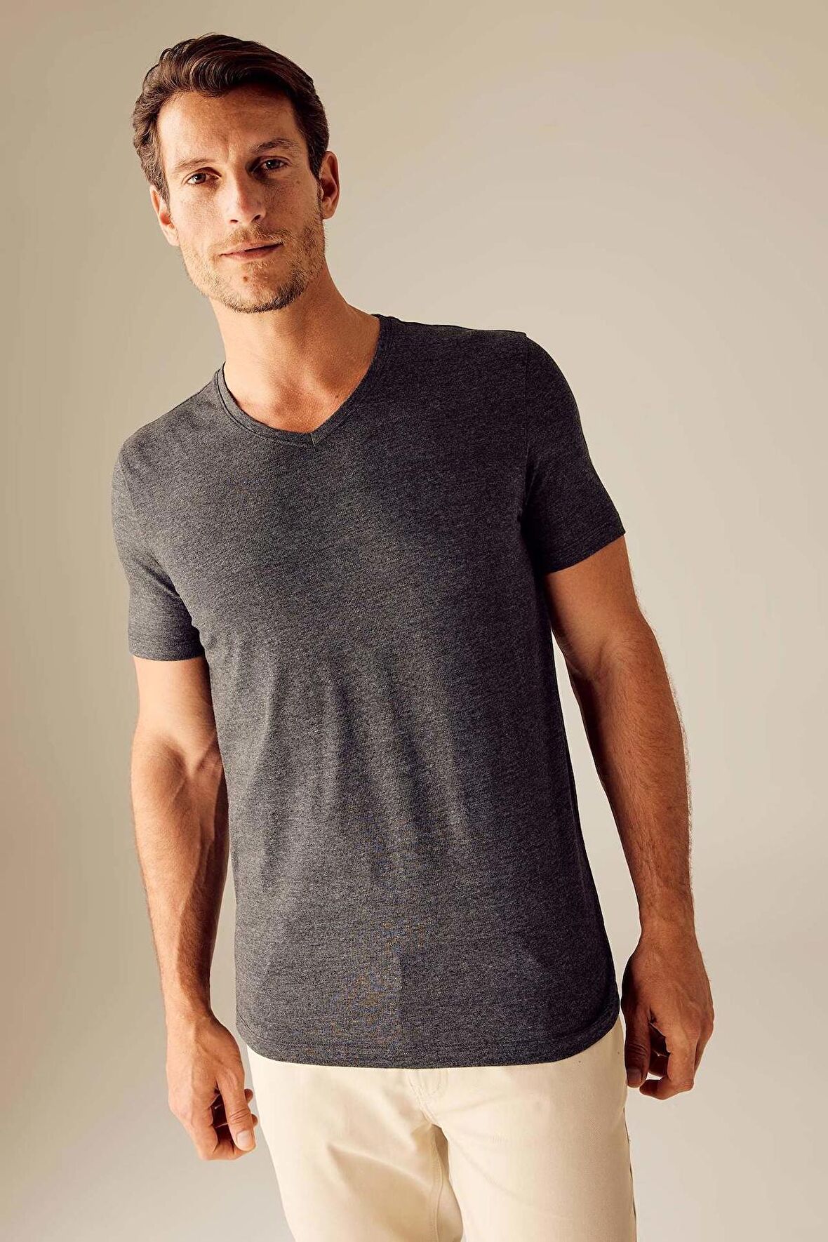 DeFacto Slim Fit V Yaka Basic Pamuklu Tişört M7669AZ23SPAR163