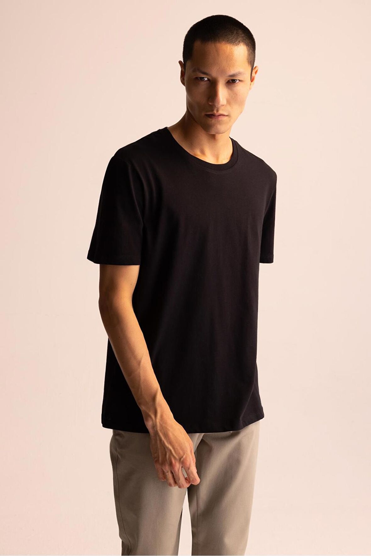 DeFacto Regular Fit Bisiklet Yaka Basic Kısa Kollu %100 Pamuk Tişört M7666AZ23SPBK81