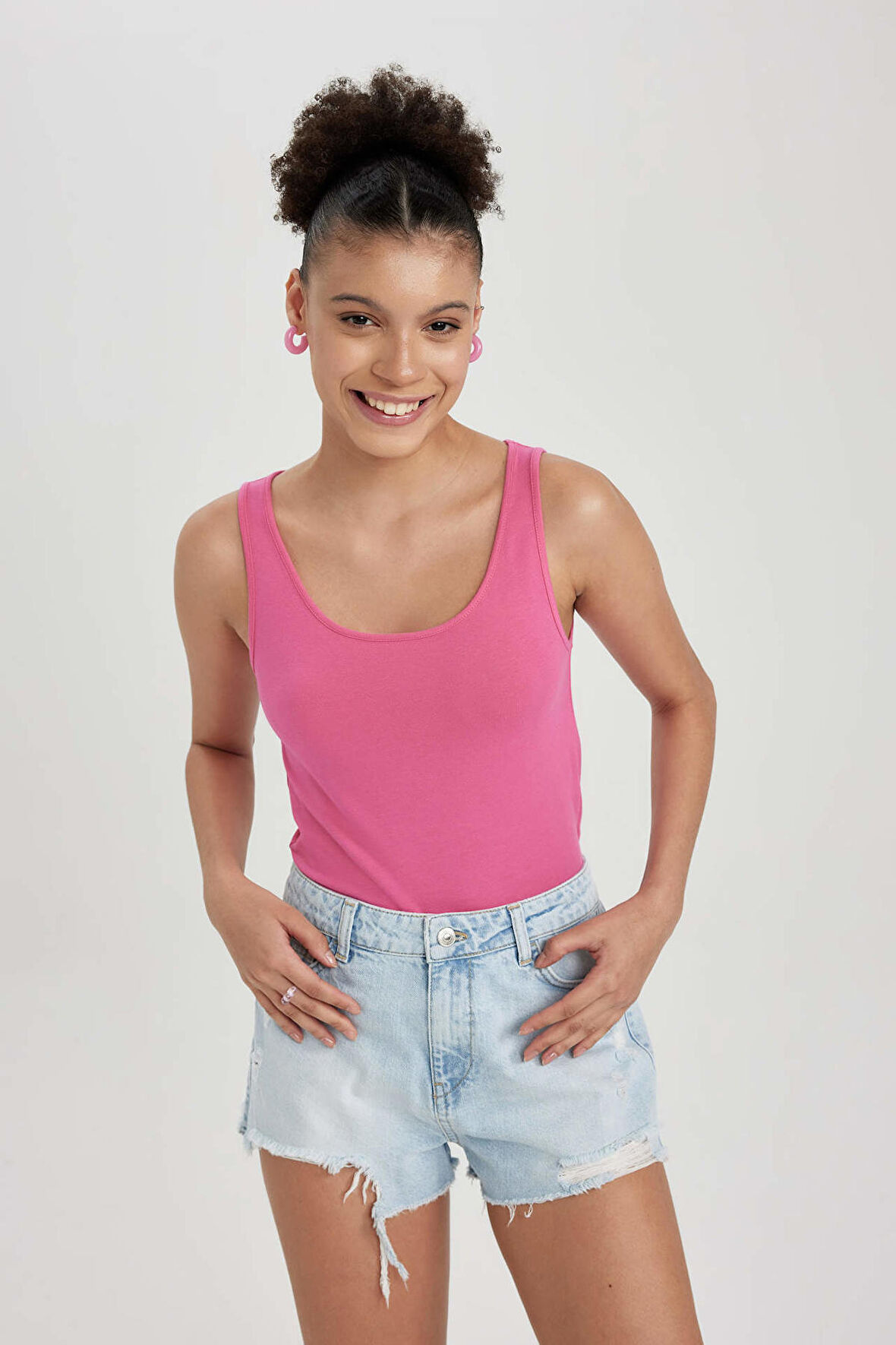 DeFacto Slim Fit Dar Kesim U Yaka Basic Düz Atlet I1059AZ23SMPN43