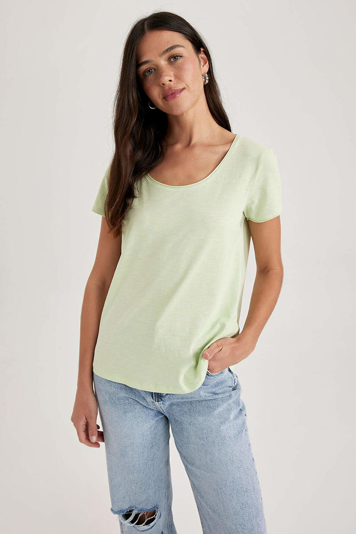 DeFacto Regular Fit Bisiklet Yaka Kısa Kollu %100 Pamuk Basic Düz Tişört K1508AZ23SMGN335