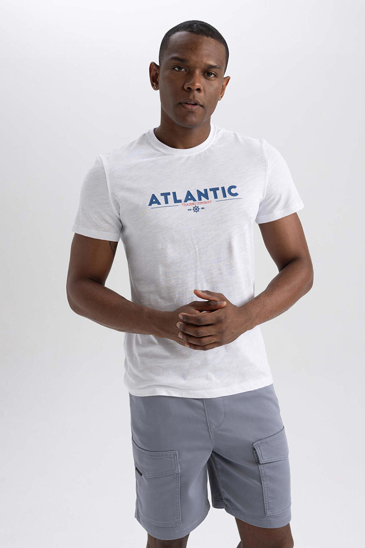 DeFacto Slim Fit Dar Kesim Bisiklet Yaka Baskılı Kısa Kollu Tişört A4011AX23HSWT34