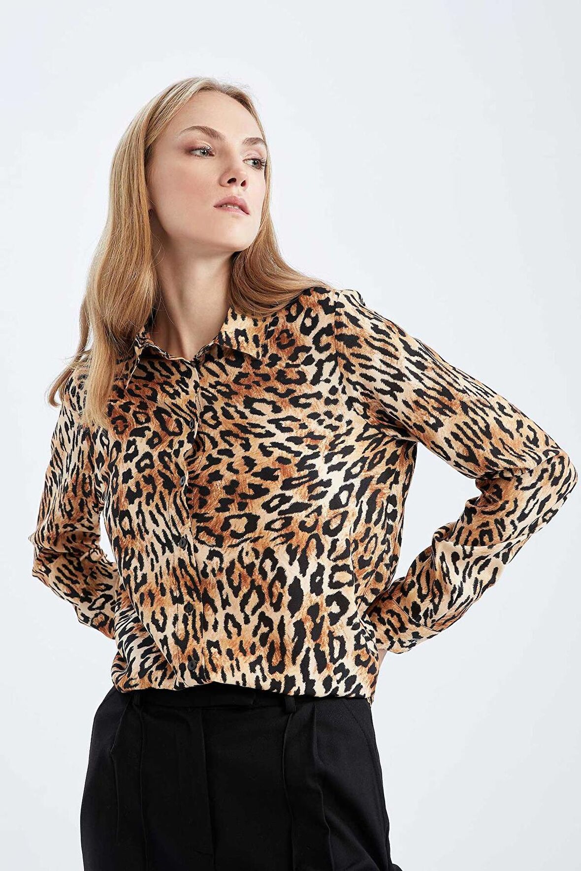 DeFacto Regular Fit Gömlek Yaka Uzun Kollu Gömlek I8266AZ23SPBN348